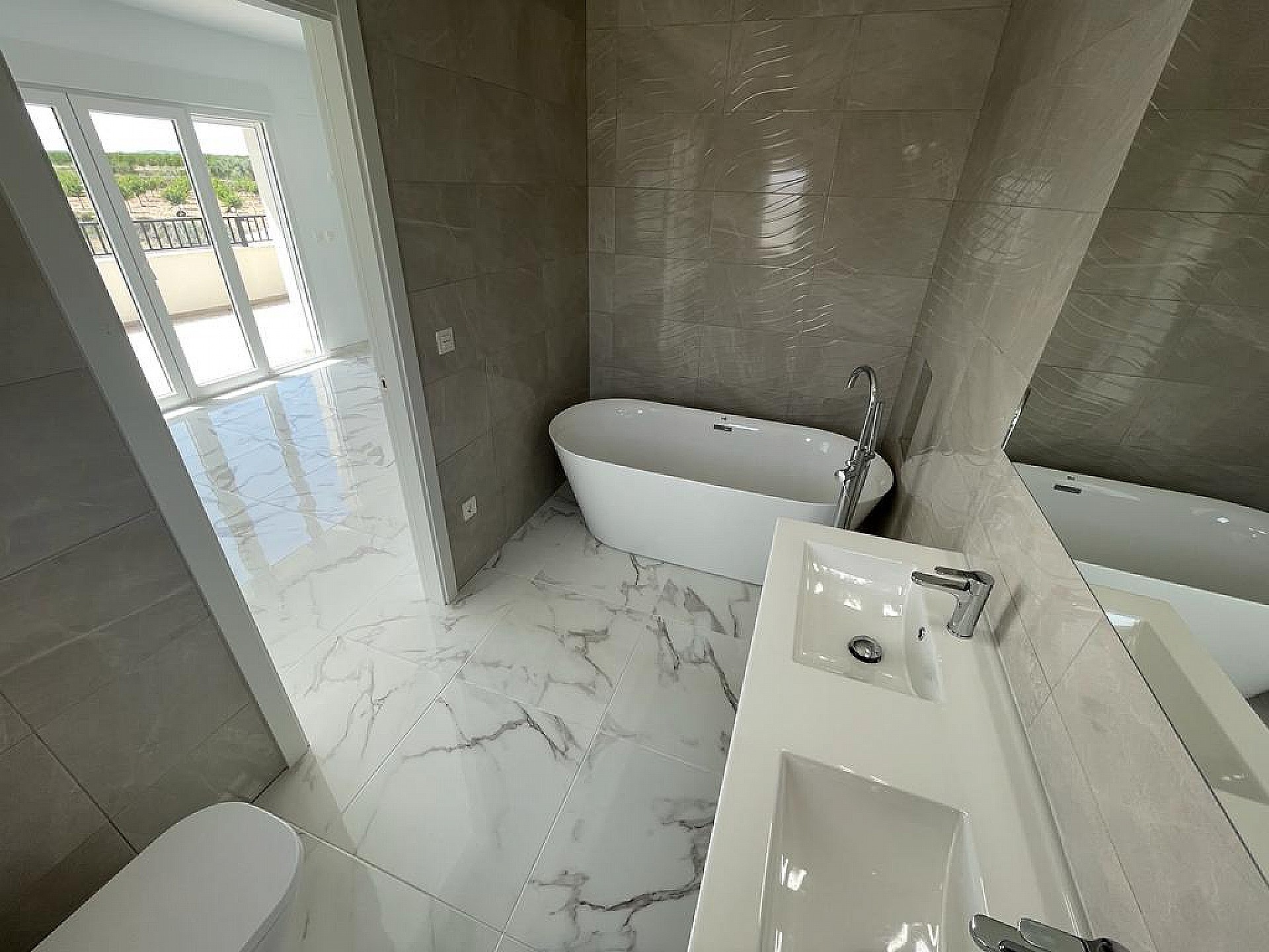 Resale - 4 Bedroom 3 Bathroom Villa in Pinoso -  - Alicante