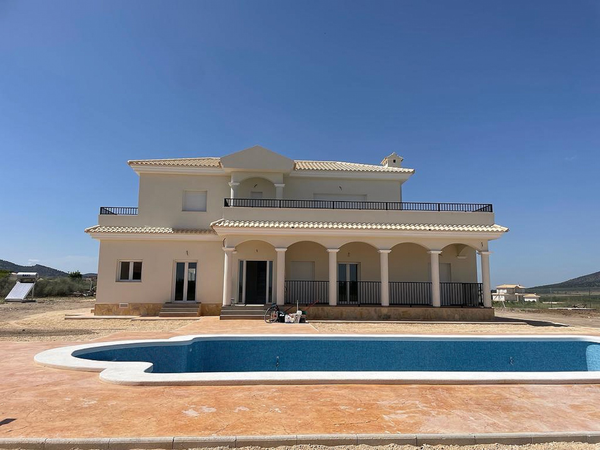 Resale - 4 Bedroom 3 Bathroom Villa in Pinoso -  - Alicante