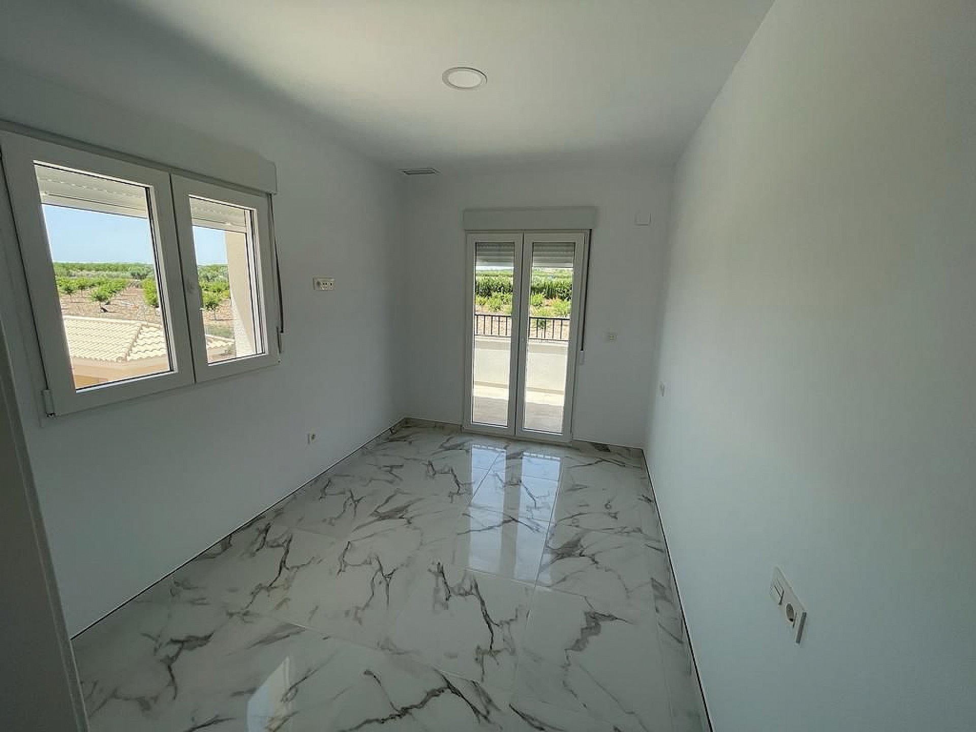 Resale - 4 Bedroom 3 Bathroom Villa in Pinoso -  - Alicante