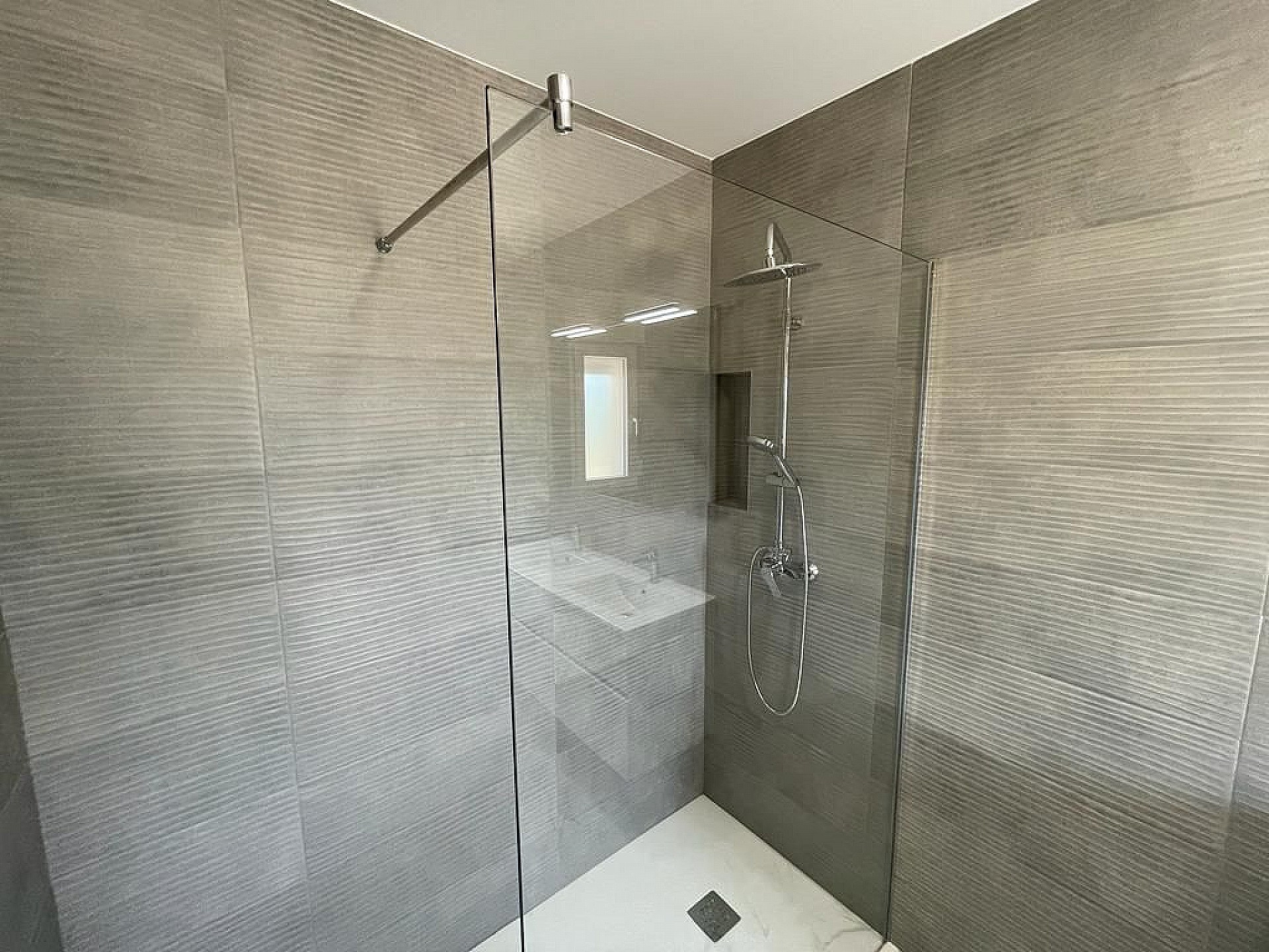 Resale - 4 Bedroom 3 Bathroom Villa in Pinoso -  - Alicante