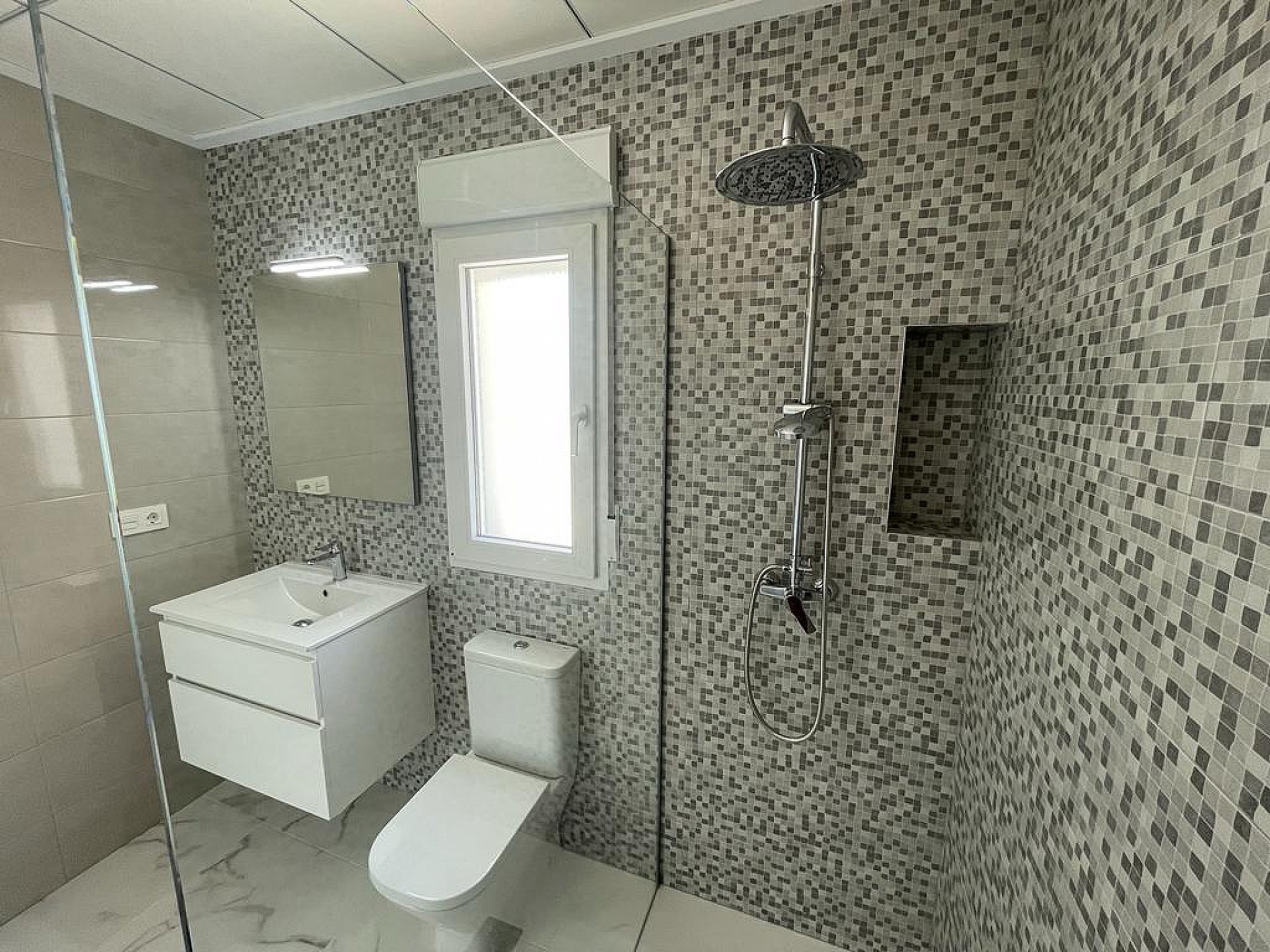 Resale - 4 Bedroom 3 Bathroom Villa in Pinoso -  - Alicante