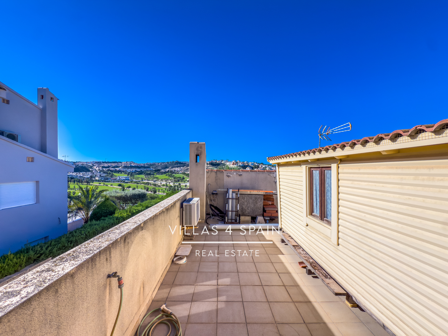 Resale - 4 Bedroom 3 Bathroom Villa In ciudad quesada La Marquesa Golf Course - av. del recorral  - Alicante