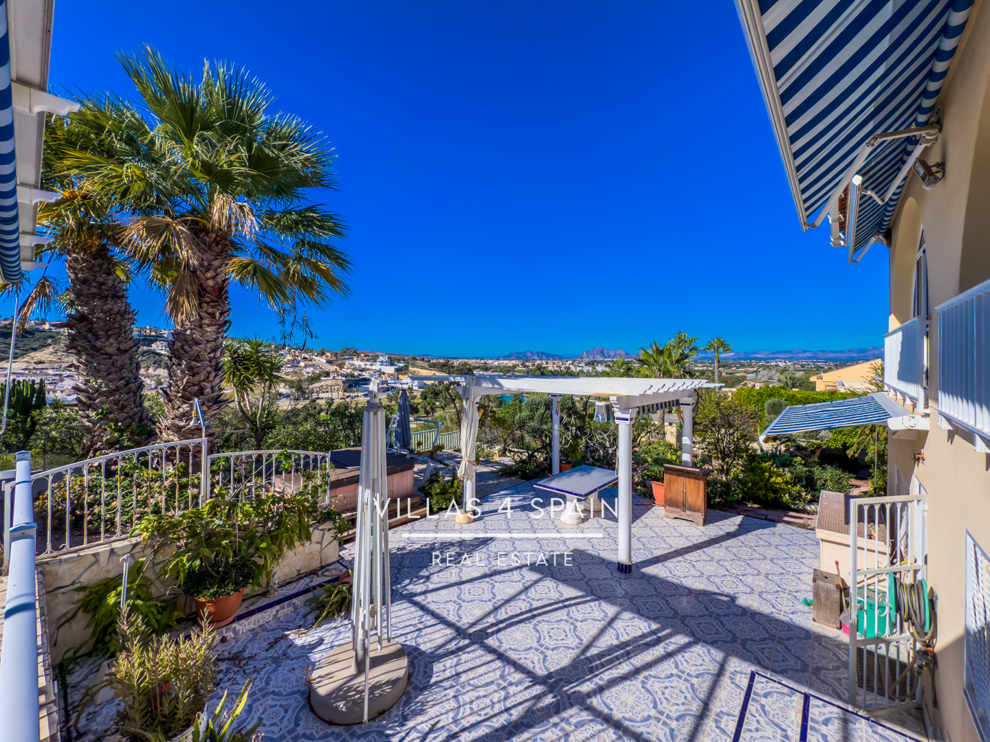 Resale - 4 Bedroom 3 Bathroom Villa In ciudad quesada La Marquesa Golf Course - av. del recorral  - Alicante