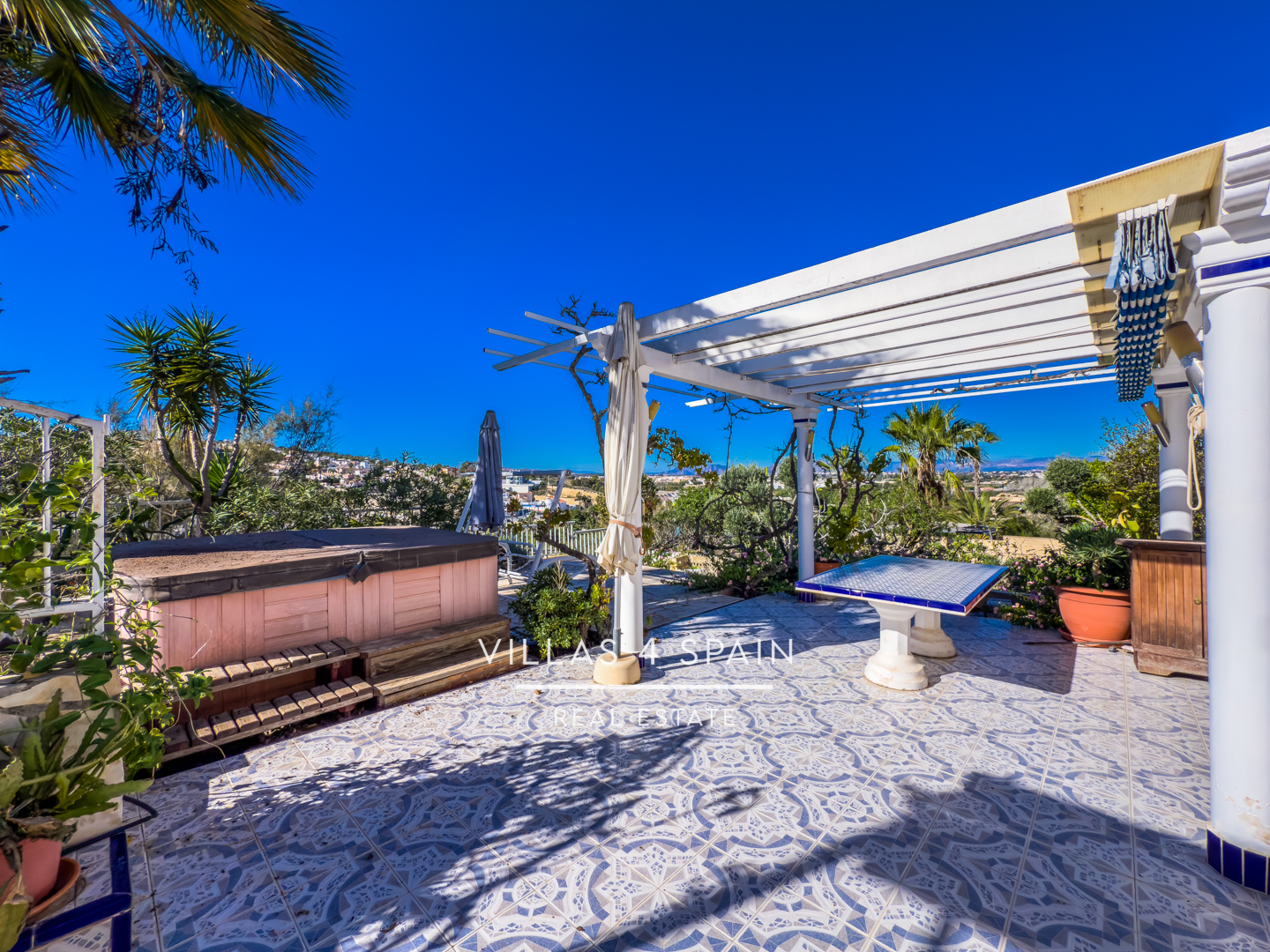 Resale - 4 Bedroom 3 Bathroom Villa In ciudad quesada La Marquesa Golf Course - av. del recorral  - Alicante