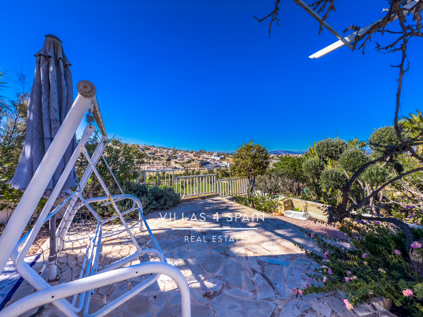 Resale - 4 Bedroom 3 Bathroom Villa In ciudad quesada La Marquesa Golf Course - av. del recorral  - Alicante