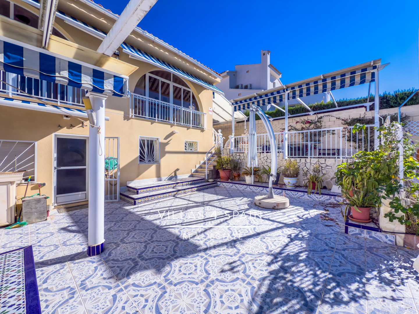 Resale - 4 Bedroom 3 Bathroom Villa In ciudad quesada La Marquesa Golf Course - av. del recorral  - Alicante