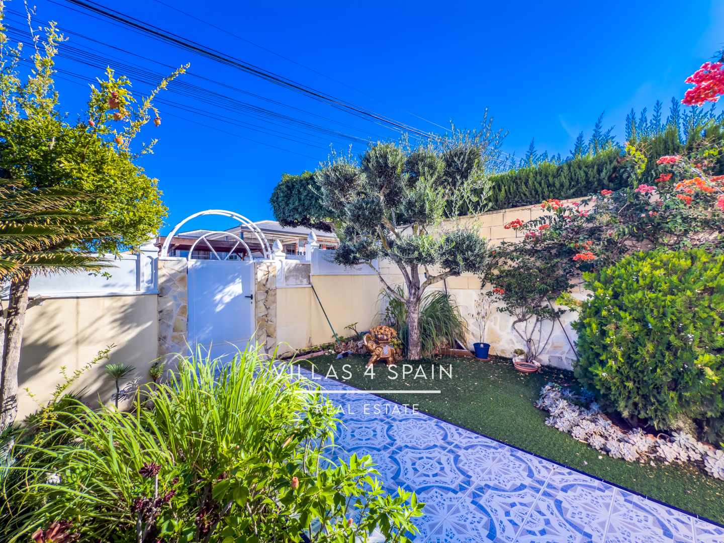 Resale - 4 Bedroom 3 Bathroom Villa In ciudad quesada La Marquesa Golf Course - av. del recorral  - Alicante