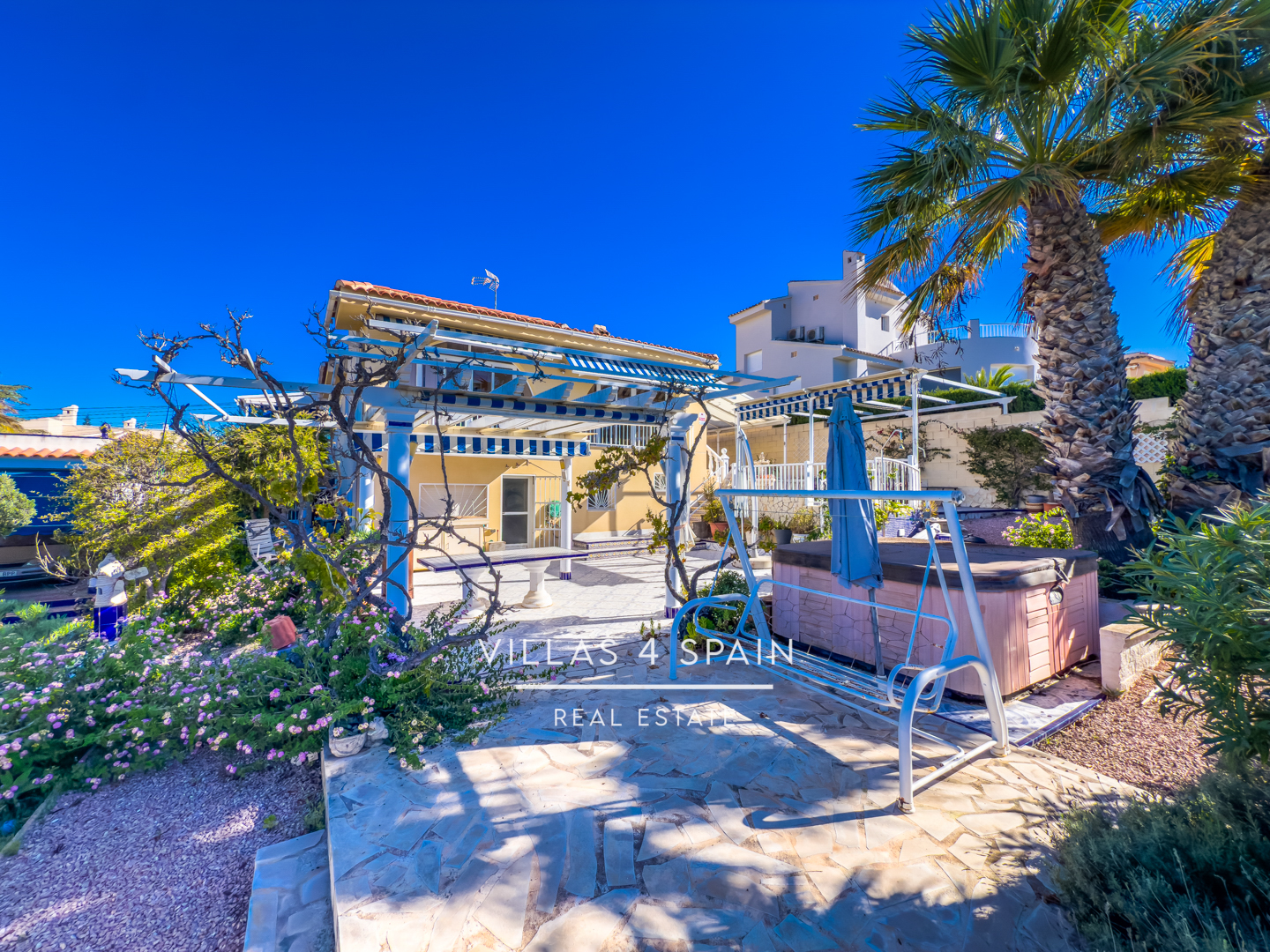 Resale - 4 Bedroom 3 Bathroom Villa In ciudad quesada La Marquesa Golf Course - av. del recorral  - Alicante