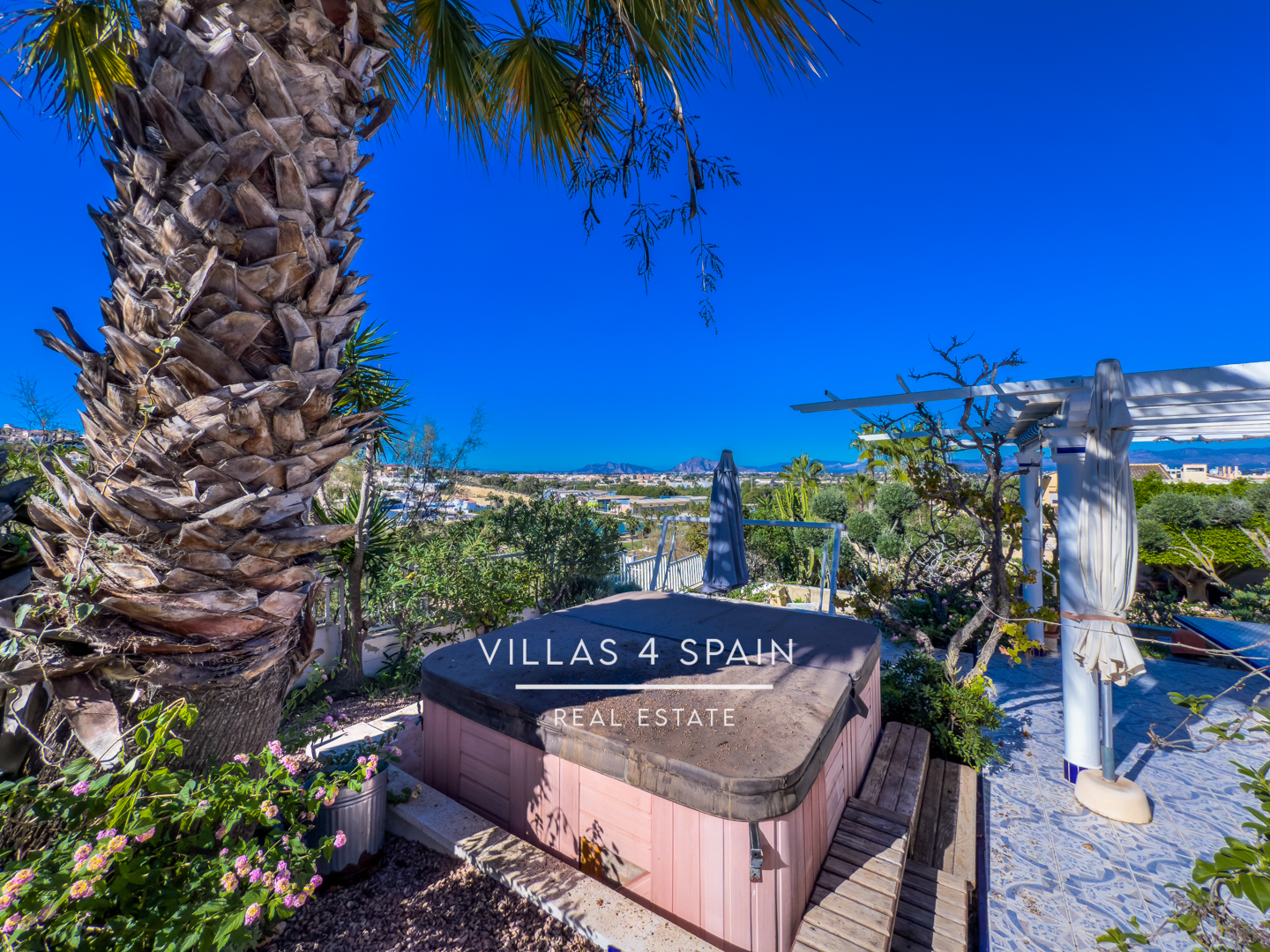 Resale - 4 Bedroom 3 Bathroom Villa In ciudad quesada La Marquesa Golf Course - av. del recorral  - Alicante