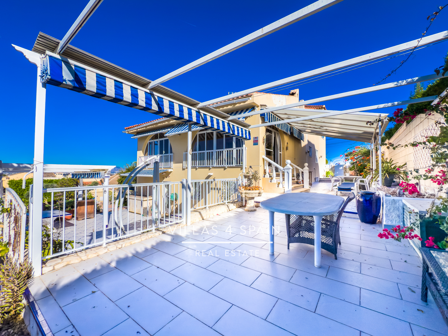 Resale - 4 Bedroom 3 Bathroom Villa In ciudad quesada La Marquesa Golf Course - av. del recorral  - Alicante