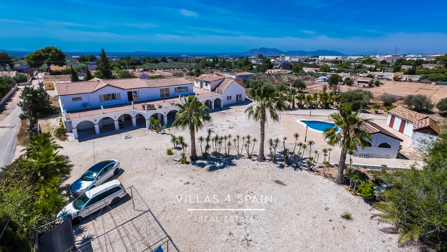 Resale - 12 Bedroom 6 bathroom villa with private pool in crevillente - Partida Ampla - Alicante