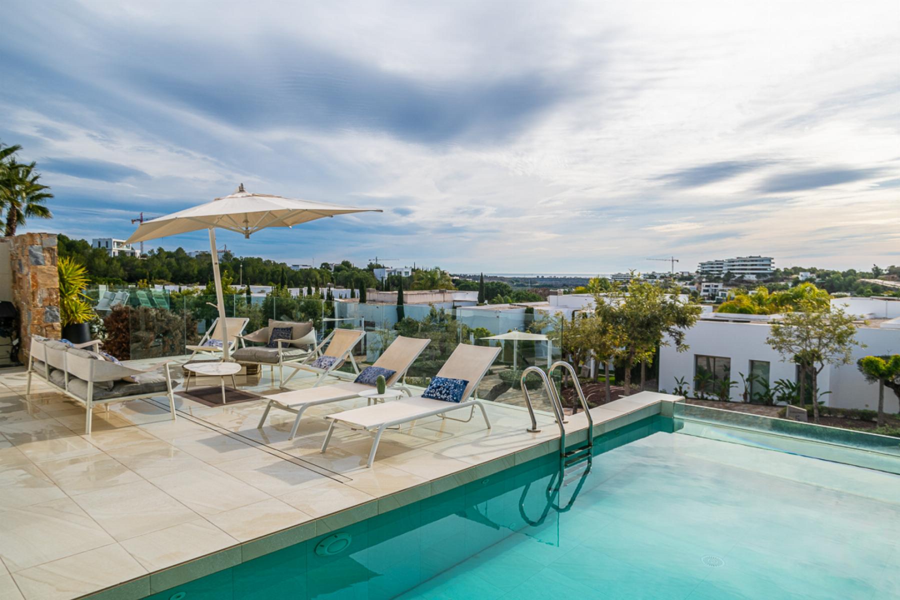 Resale - 4 Bedroom 2 Bathroom Villa in Orihuela Costa - Orihuela Costa - Alicante