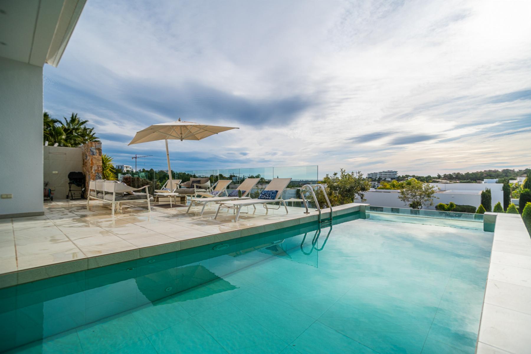 Resale - 4 Bedroom 2 Bathroom Villa in Orihuela Costa - Orihuela Costa - Alicante