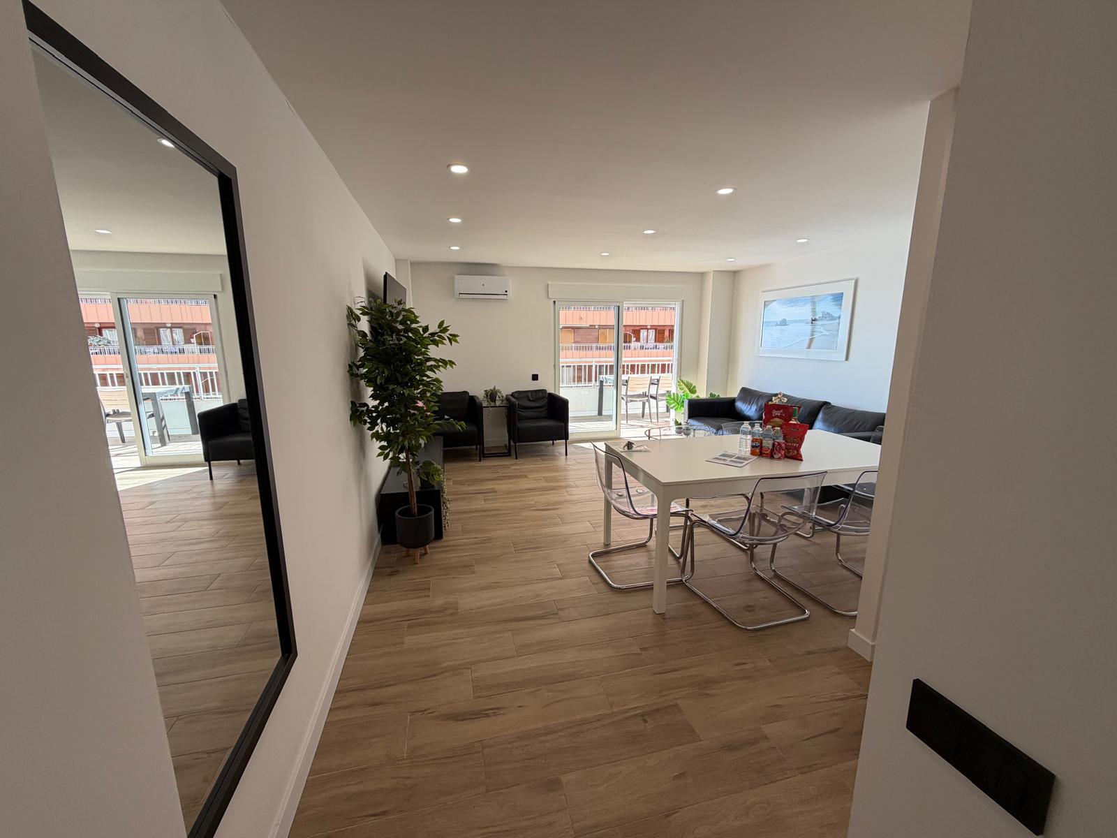 Sold - 3 Bedroom 2 Bathroom Apartamento in Torrevieja - Playa del Acequión - Alicante