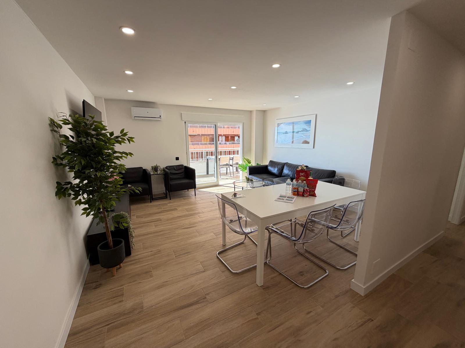 Sold - 3 Bedroom 2 Bathroom Apartamento in Torrevieja - Playa del Acequión - Alicante