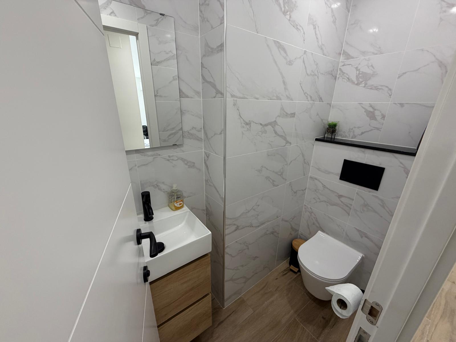 Sold - 3 Bedroom 2 Bathroom Apartamento in Torrevieja - Playa del Acequión - Alicante