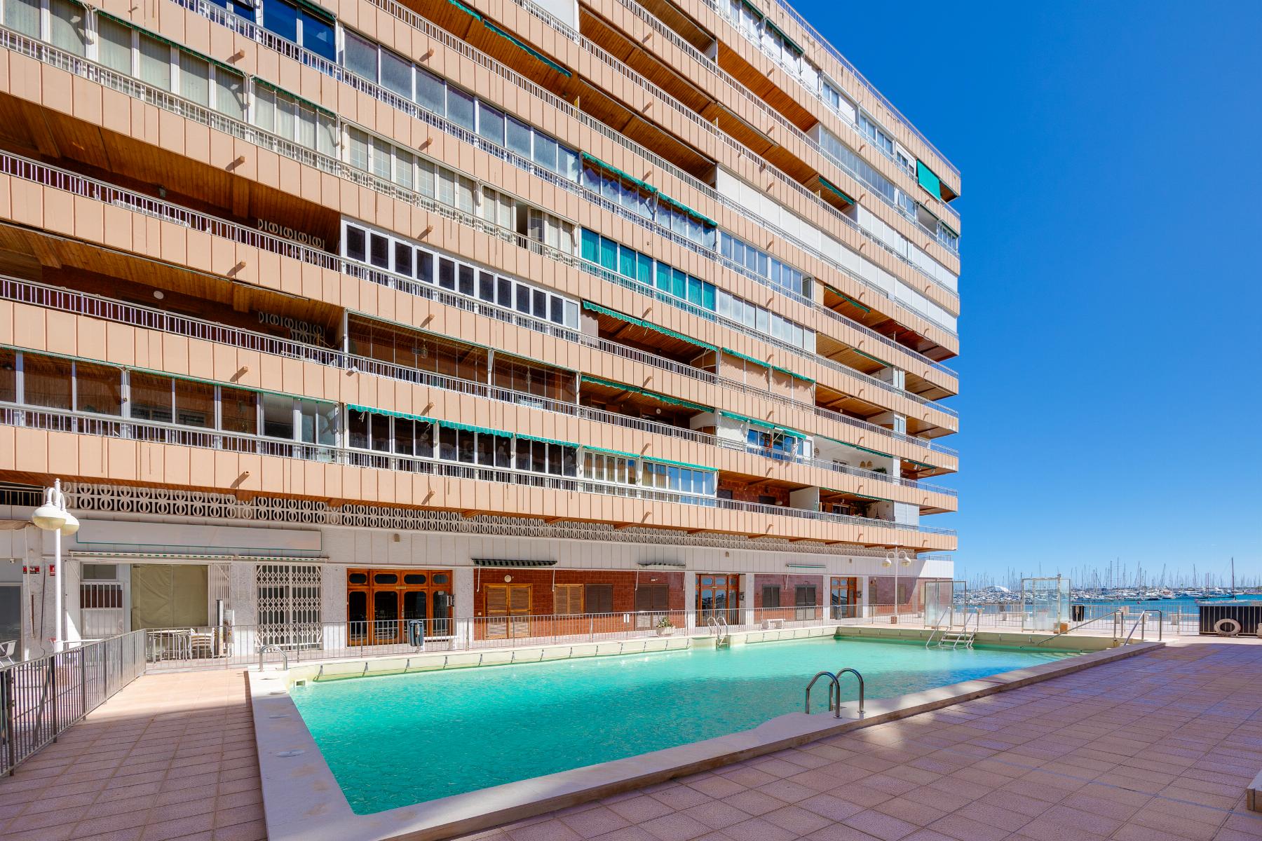 Sold - 3 Bedroom 2 Bathroom Apartamento in Torrevieja - Playa del Acequión - Alicante