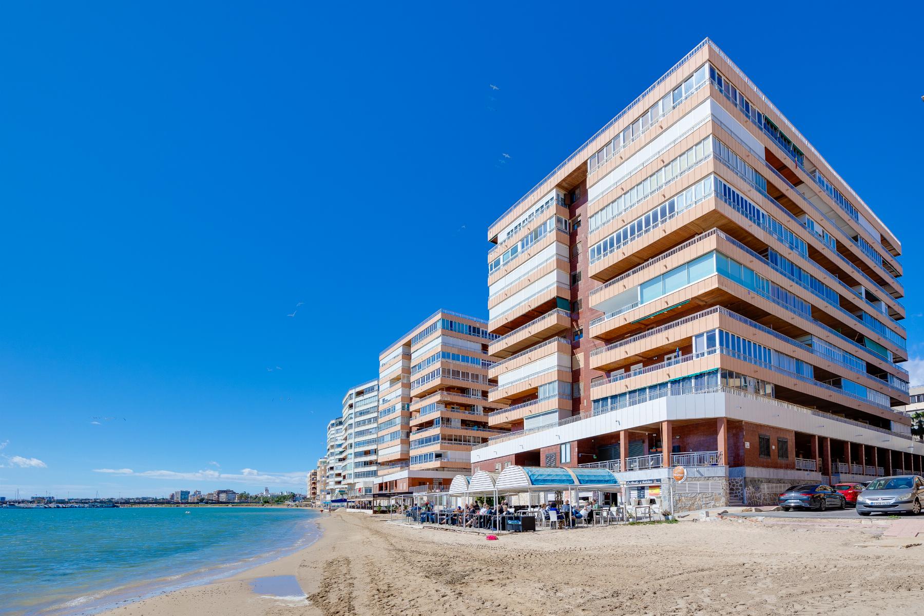 Sold - 3 Bedroom 2 Bathroom Apartamento in Torrevieja - Playa del Acequión - Alicante