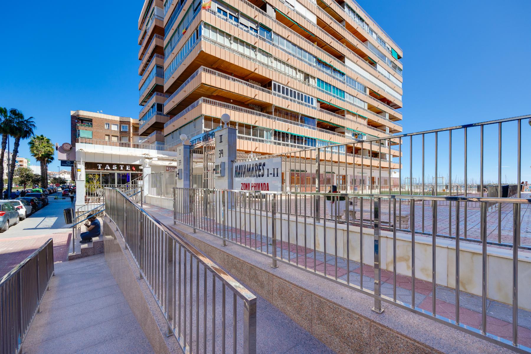 Sold - 3 Bedroom 2 Bathroom Apartamento in Torrevieja - Playa del Acequión - Alicante