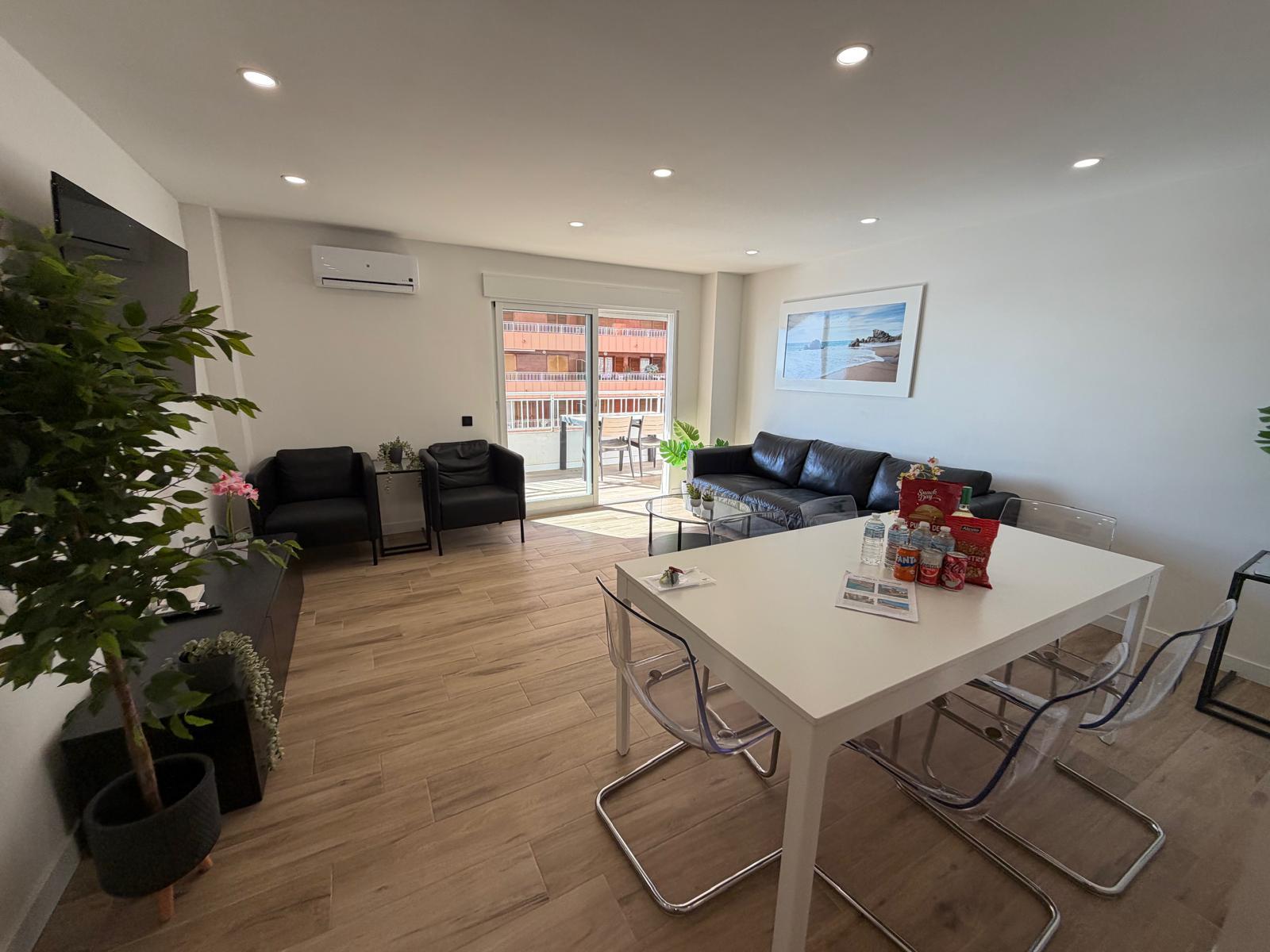 Sold - 3 Bedroom 2 Bathroom Apartamento in Torrevieja - Playa del Acequión - Alicante