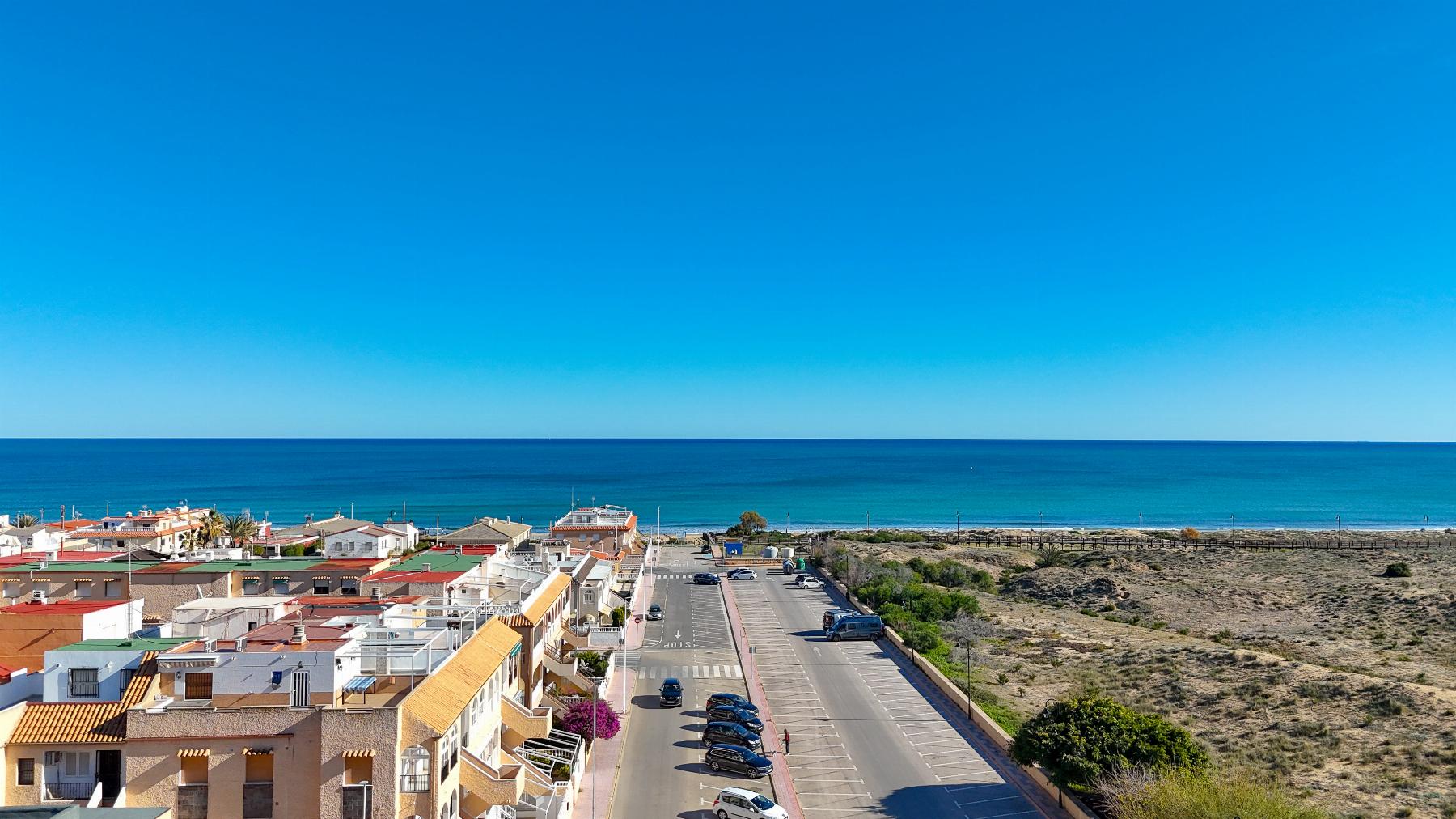 Resale - 3 Bedroom 1 Bathroom Bungalow in Torrevieja - PLAYA DE LA MATA - Alicante