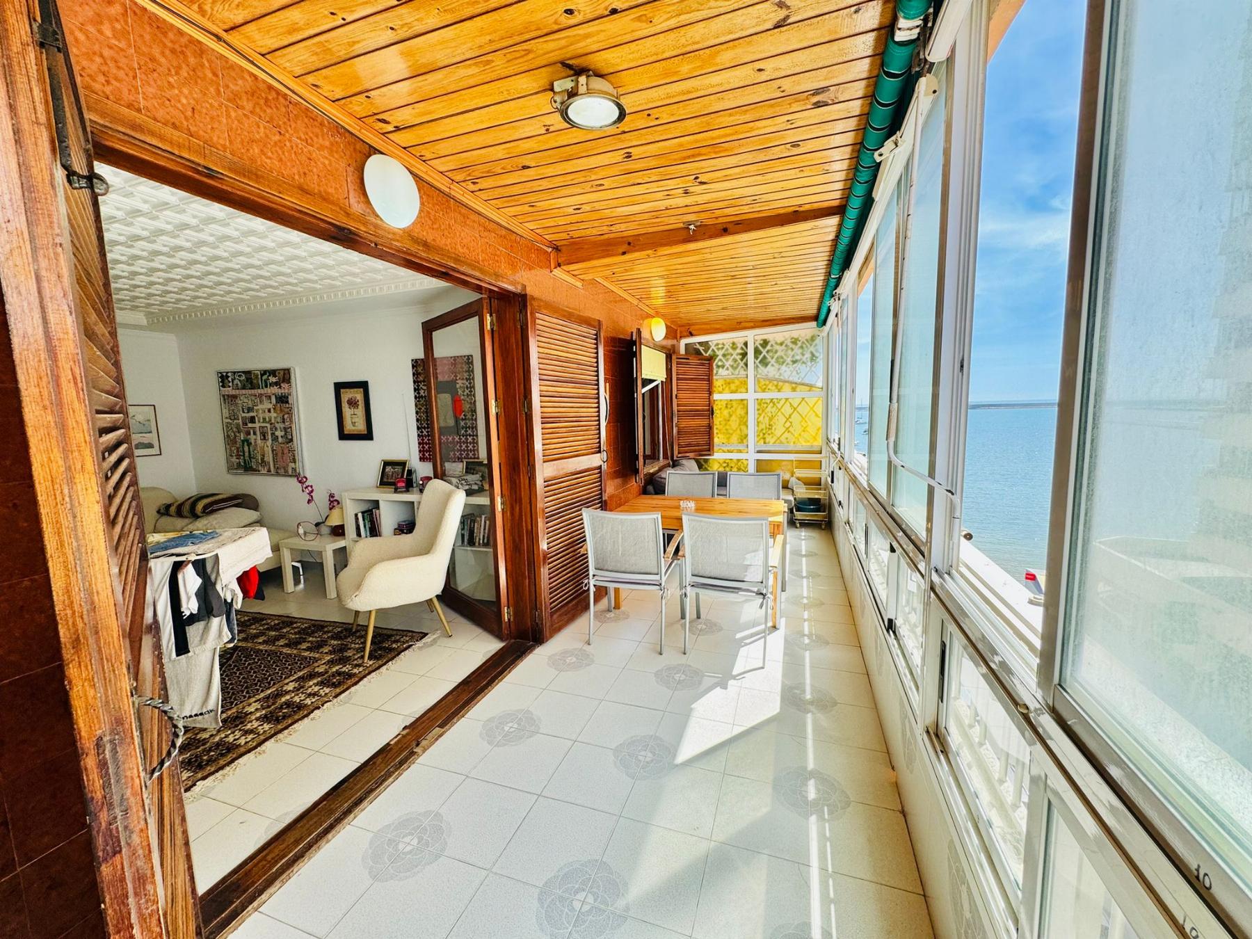 Resale - 3 Bedroom 2 Bathroom Apartamento in Torrevieja - Playa del Acequión - Alicante