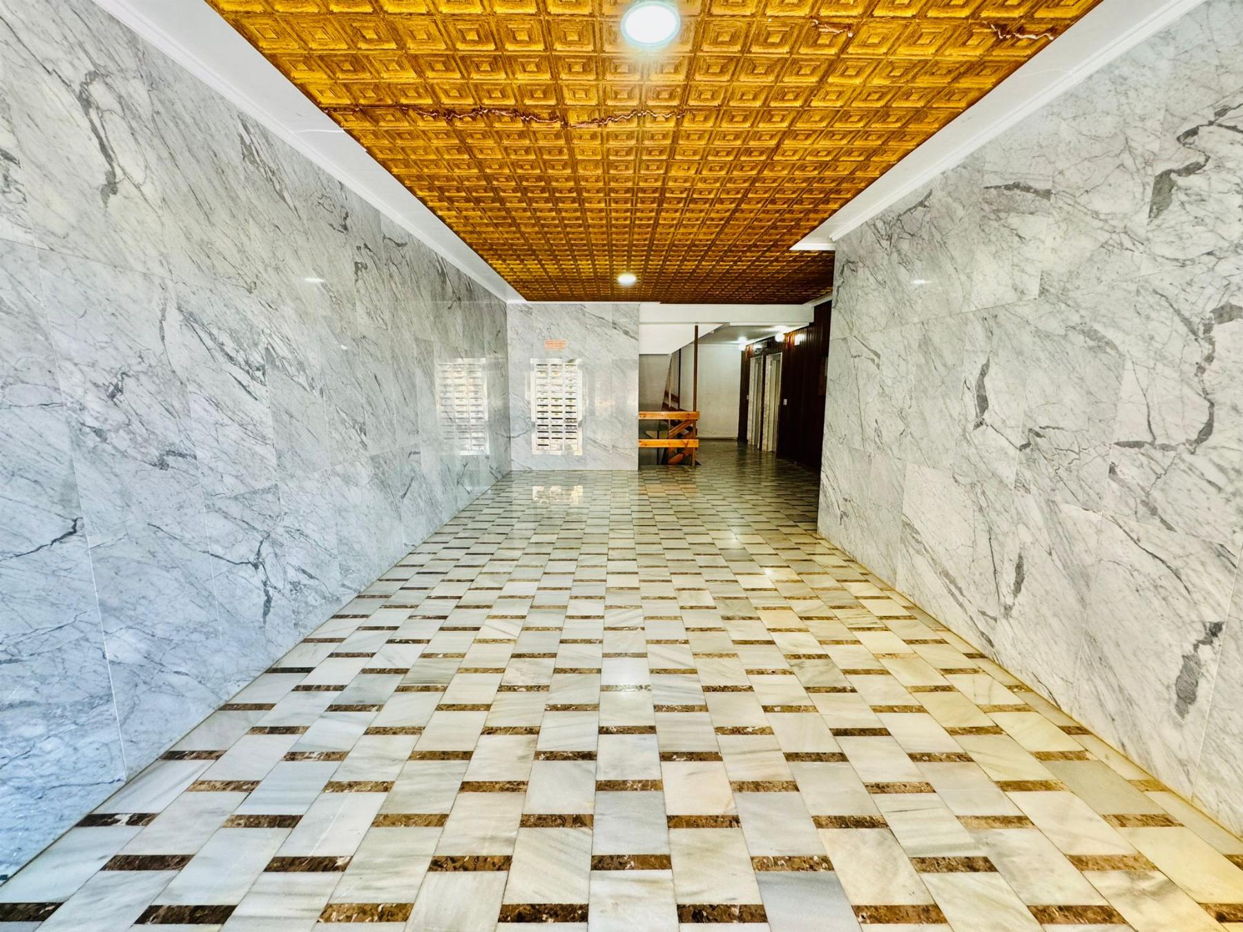 Resale - 3 Bedroom 2 Bathroom Apartamento in Torrevieja - Playa del Acequión - Alicante