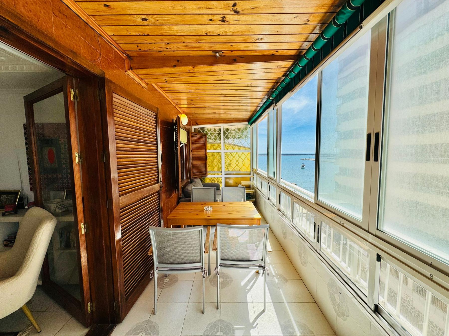 Resale - 3 Bedroom 2 Bathroom Apartamento in Torrevieja - Playa del Acequión - Alicante