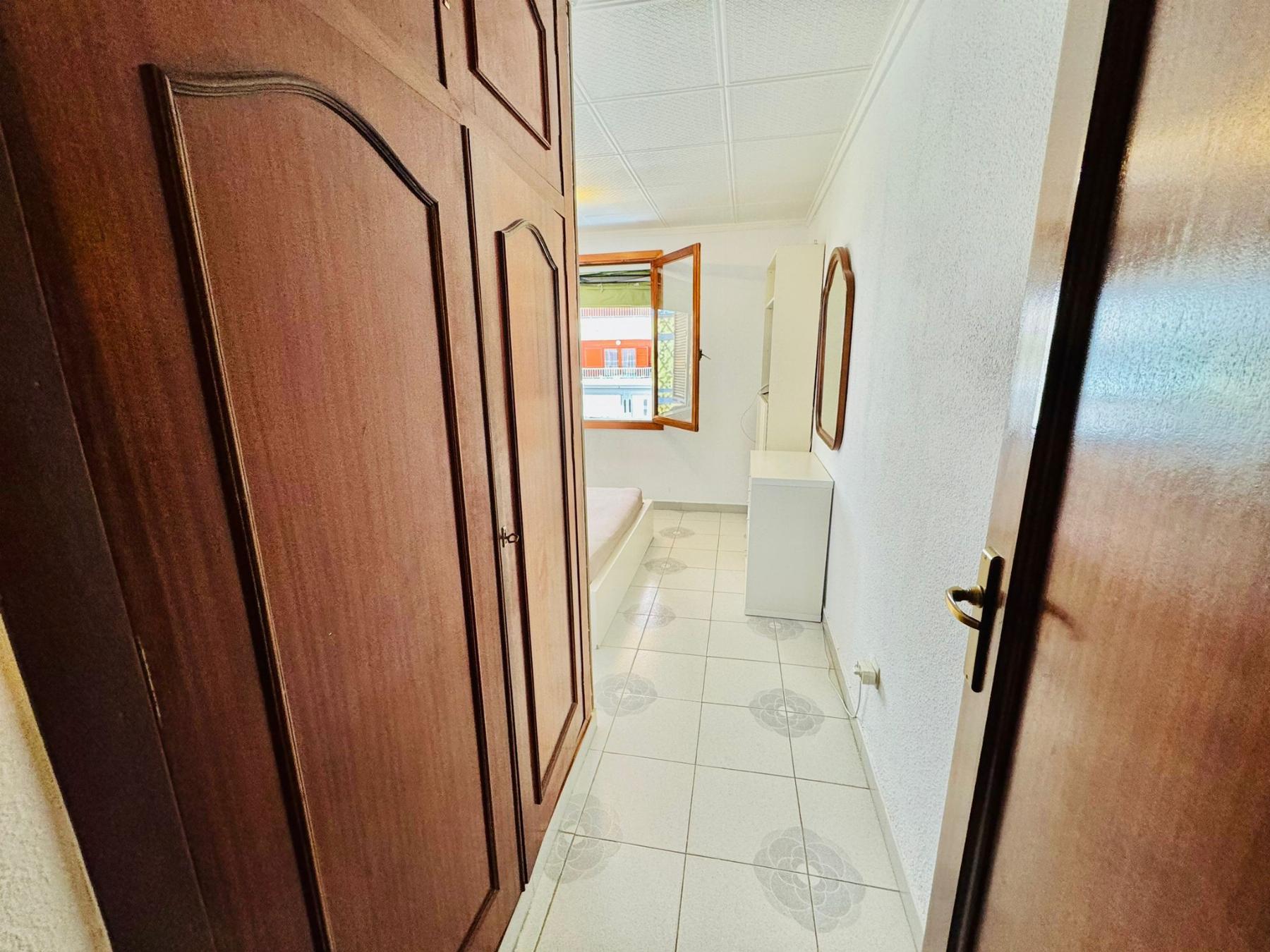 Resale - 3 Bedroom 2 Bathroom Apartamento in Torrevieja - Playa del Acequión - Alicante