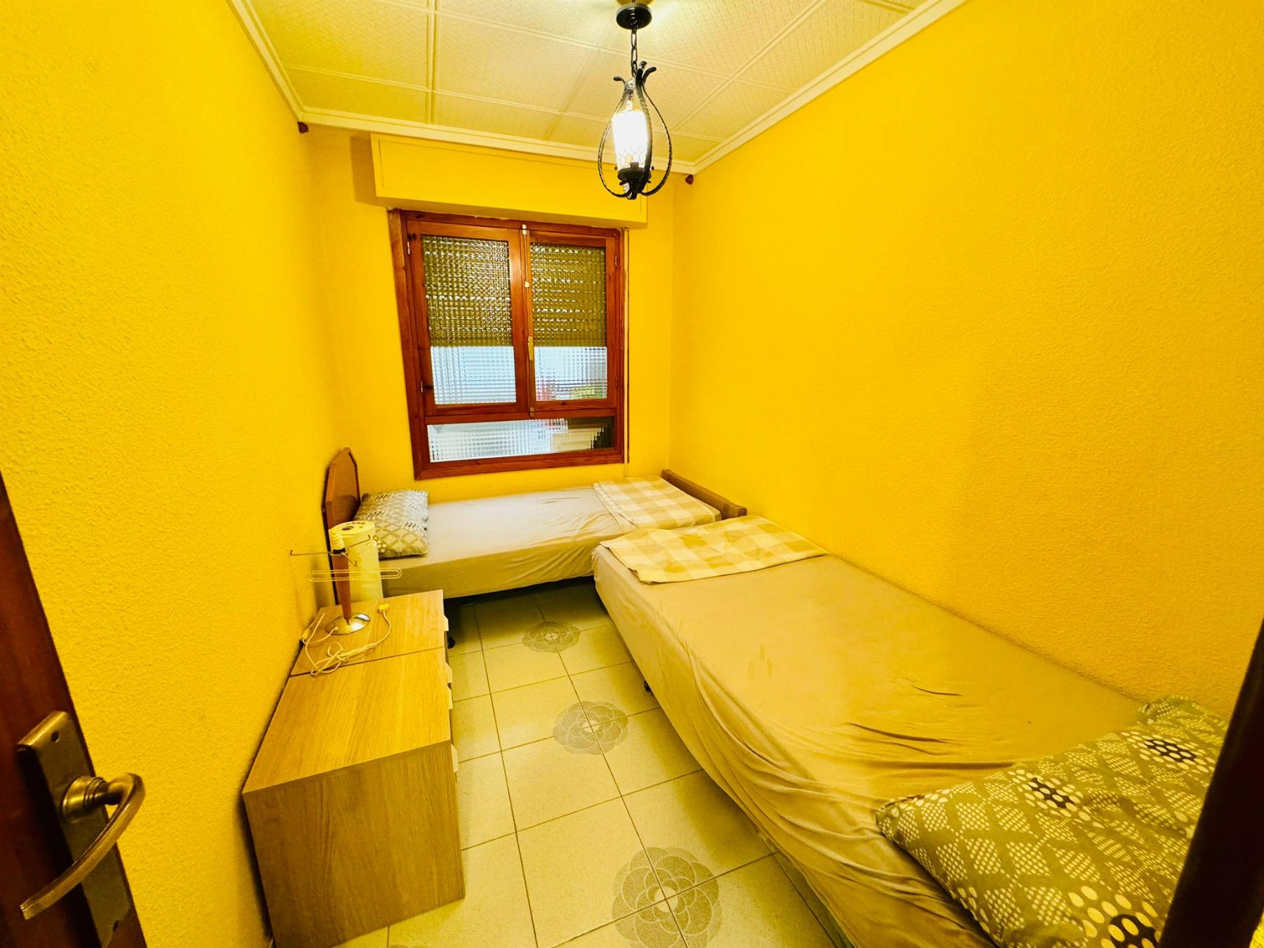 Resale - 3 Bedroom 2 Bathroom Apartamento in Torrevieja - Playa del Acequión - Alicante