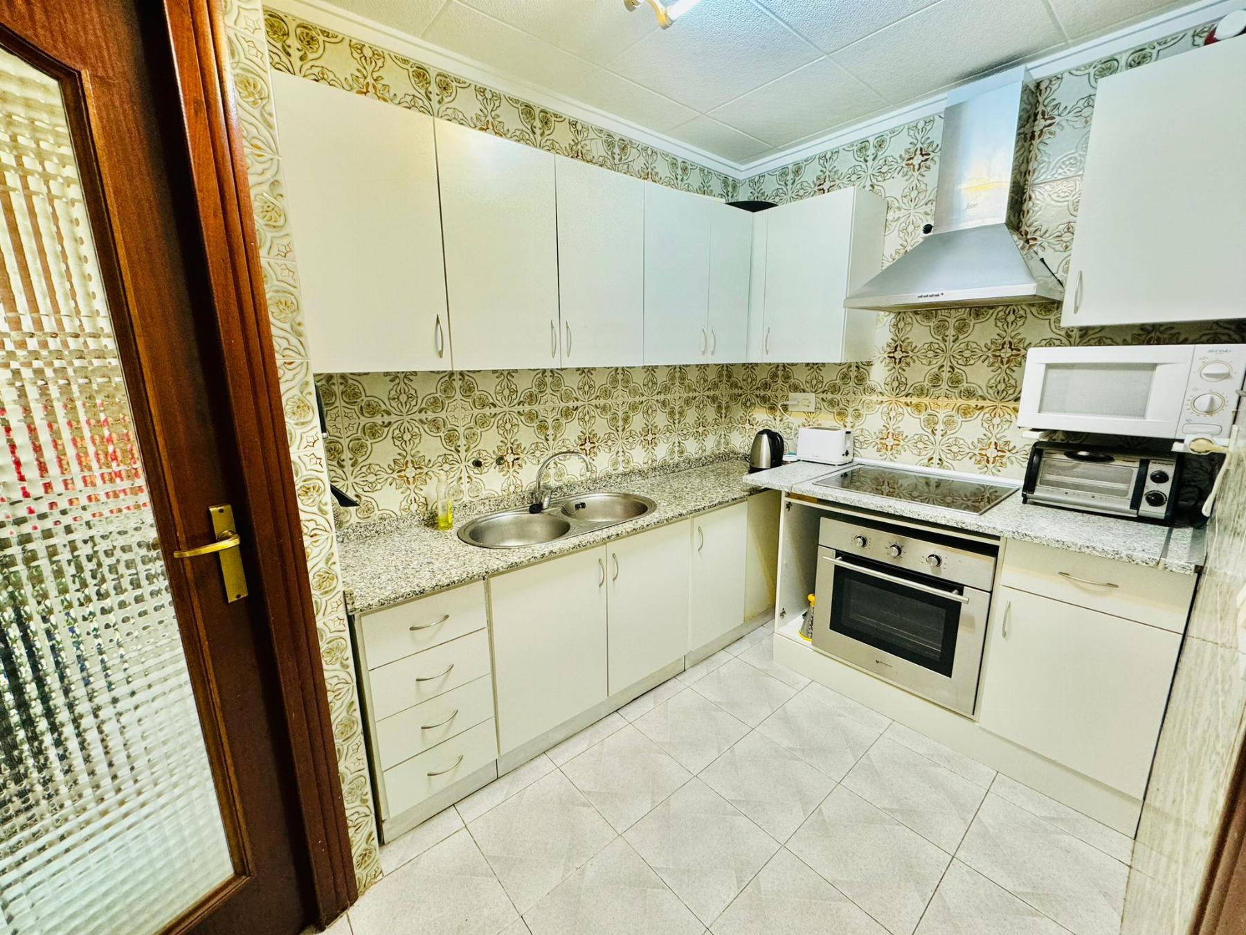 Resale - 3 Bedroom 2 Bathroom Apartamento in Torrevieja - Playa del Acequión - Alicante