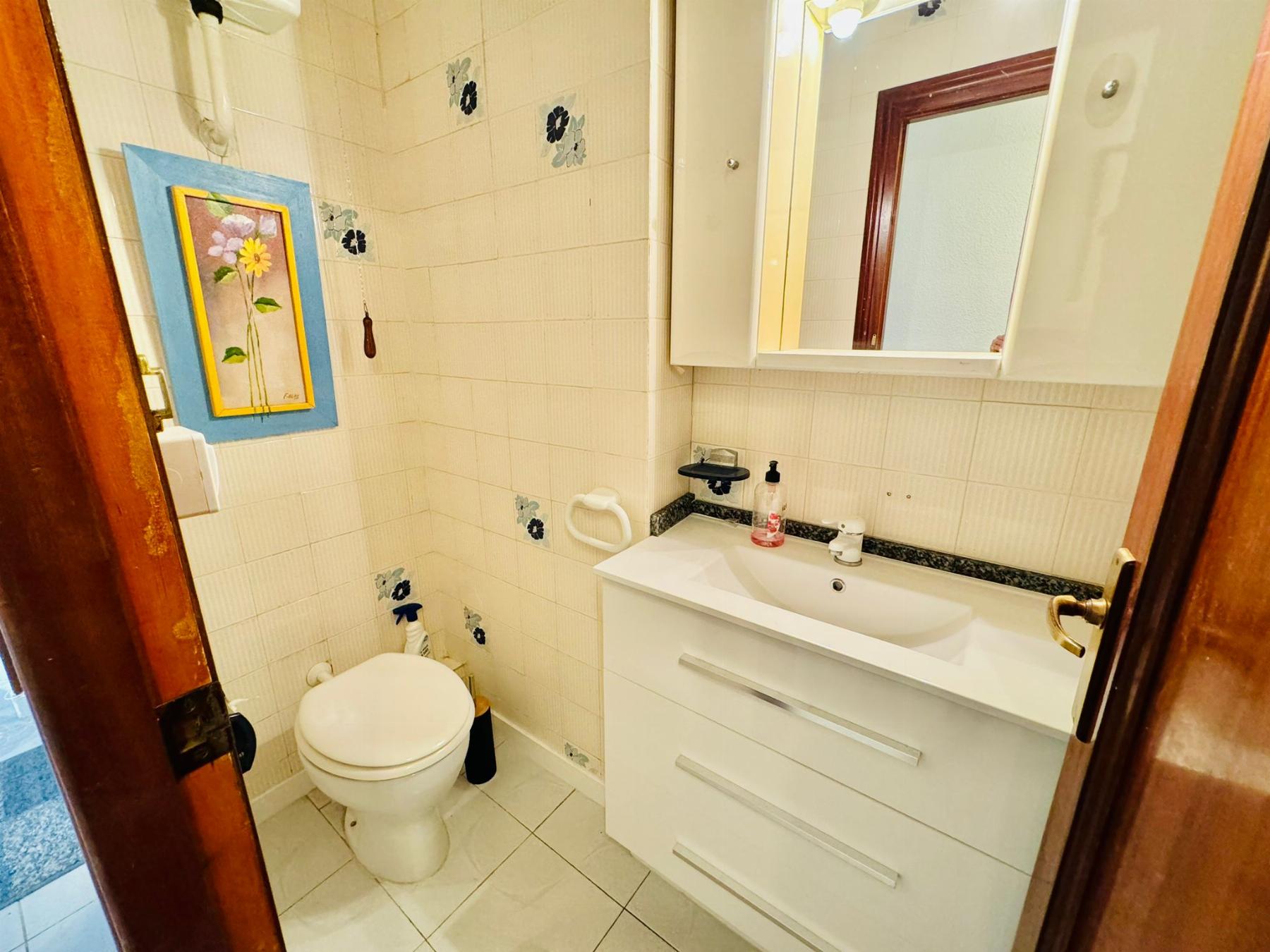 Resale - 3 Bedroom 2 Bathroom Apartamento in Torrevieja - Playa del Acequión - Alicante