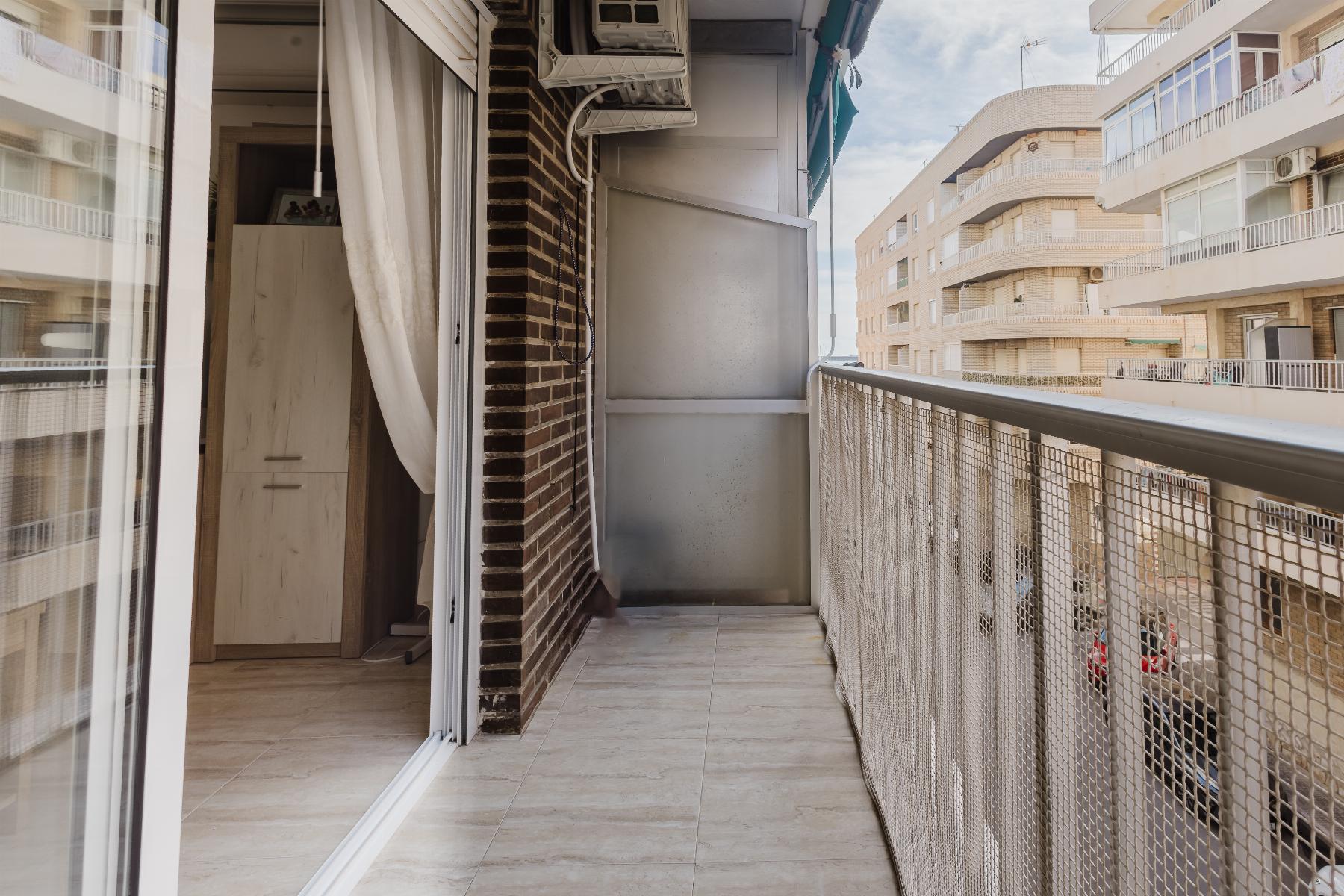 Resale - 2 Bedroom 1 Bathroom Apartamento in Torrevieja - Playa del Acequión - Alicante