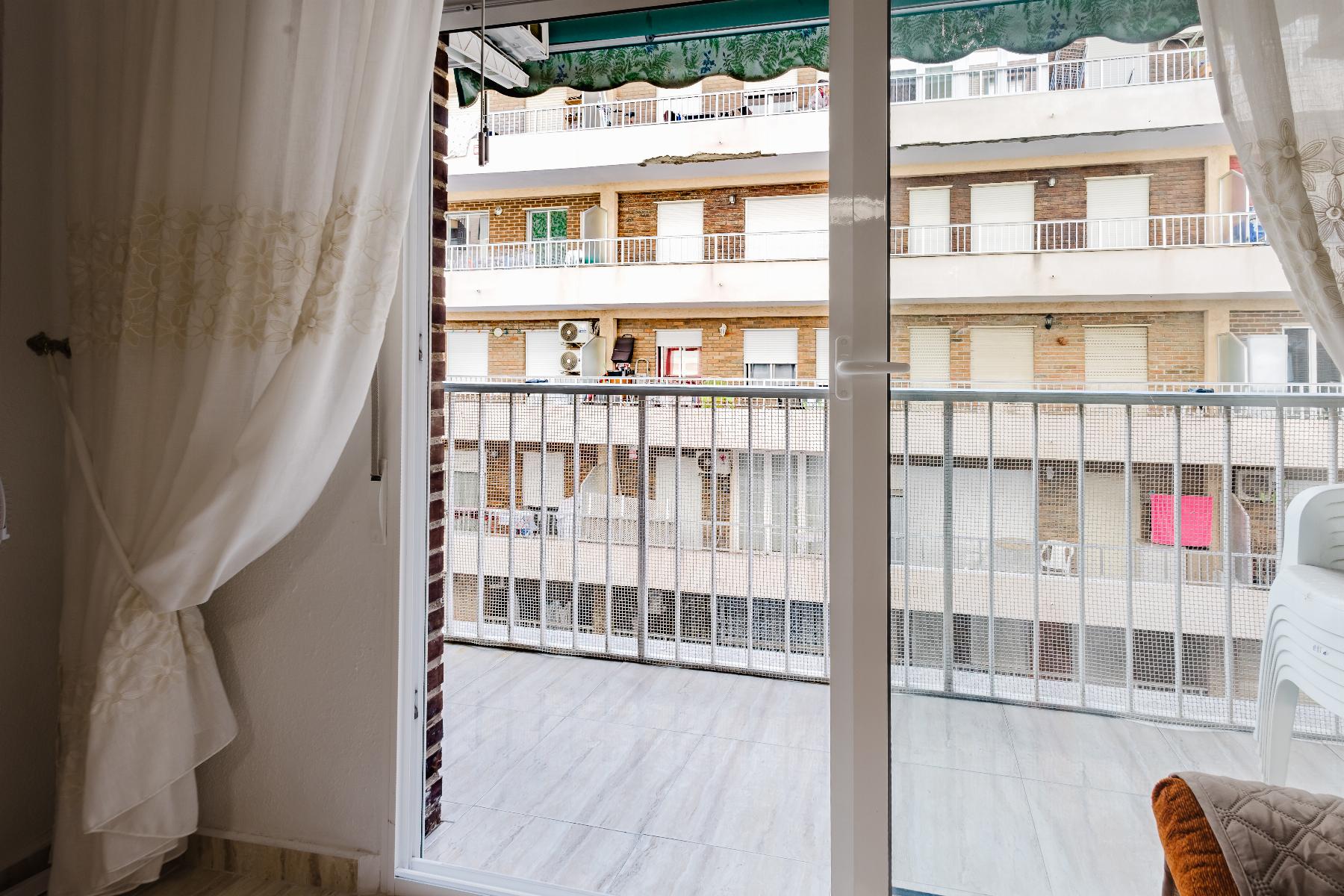 Resale - 2 Bedroom 1 Bathroom Apartamento in Torrevieja - Playa del Acequión - Alicante