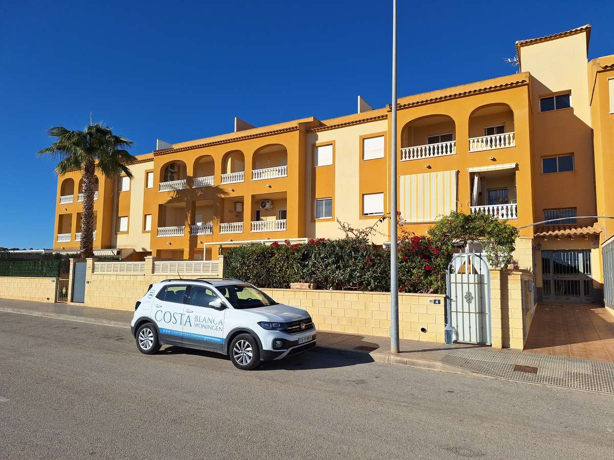 Resale - 3 Bedroom 2 Bathroom Apartment in Villamartín -  - Alicante