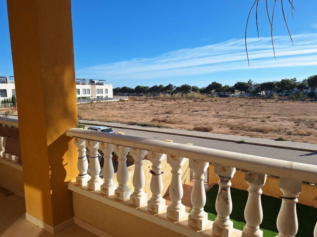 Resale - 3 Bedroom 2 Bathroom Apartment in Villamartín -  - Alicante