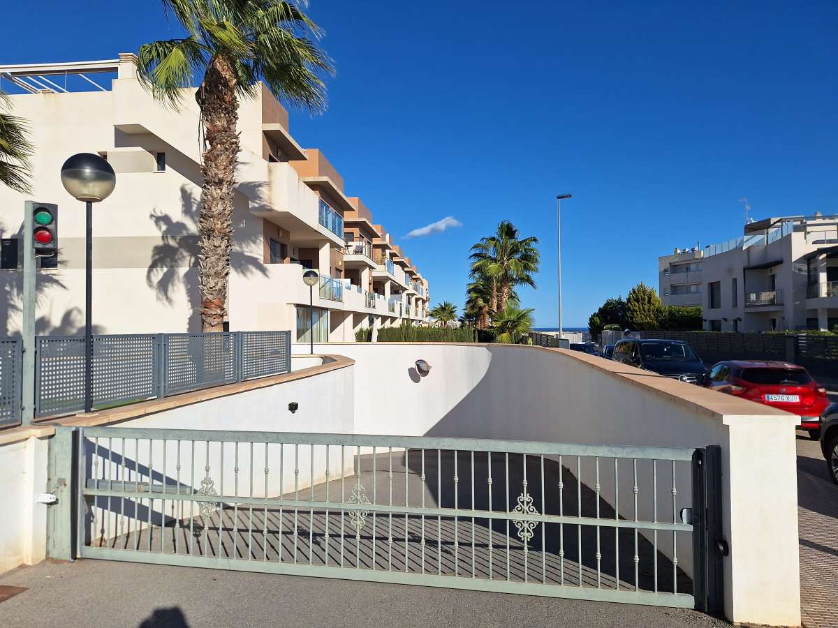 Resale - 3 Bedroom 2 Bathroom Apartment in Villamartín -  - Alicante