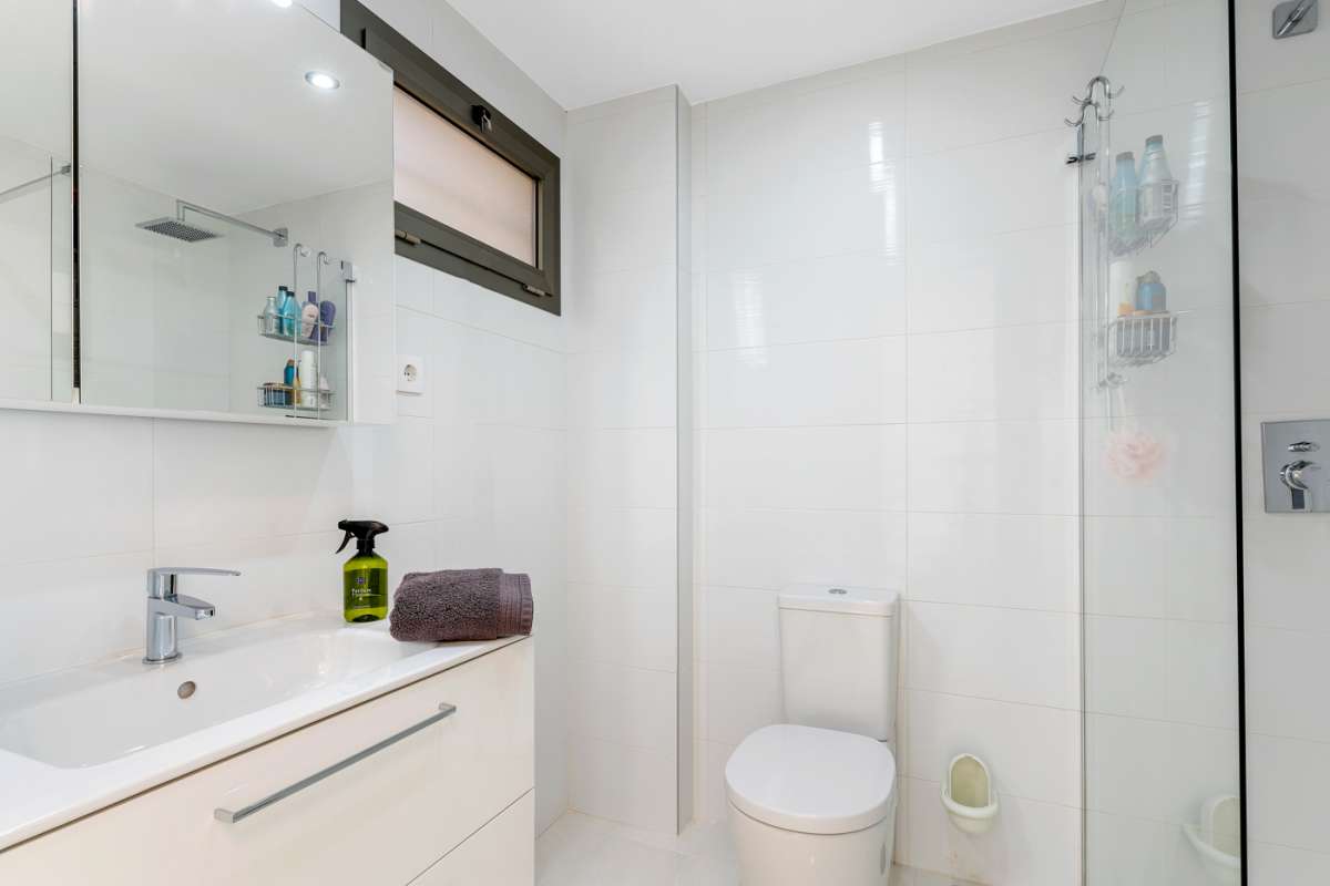 Resale - 2 Bedroom 2 Bathroom Apartment in Villamartín -  - Alicante
