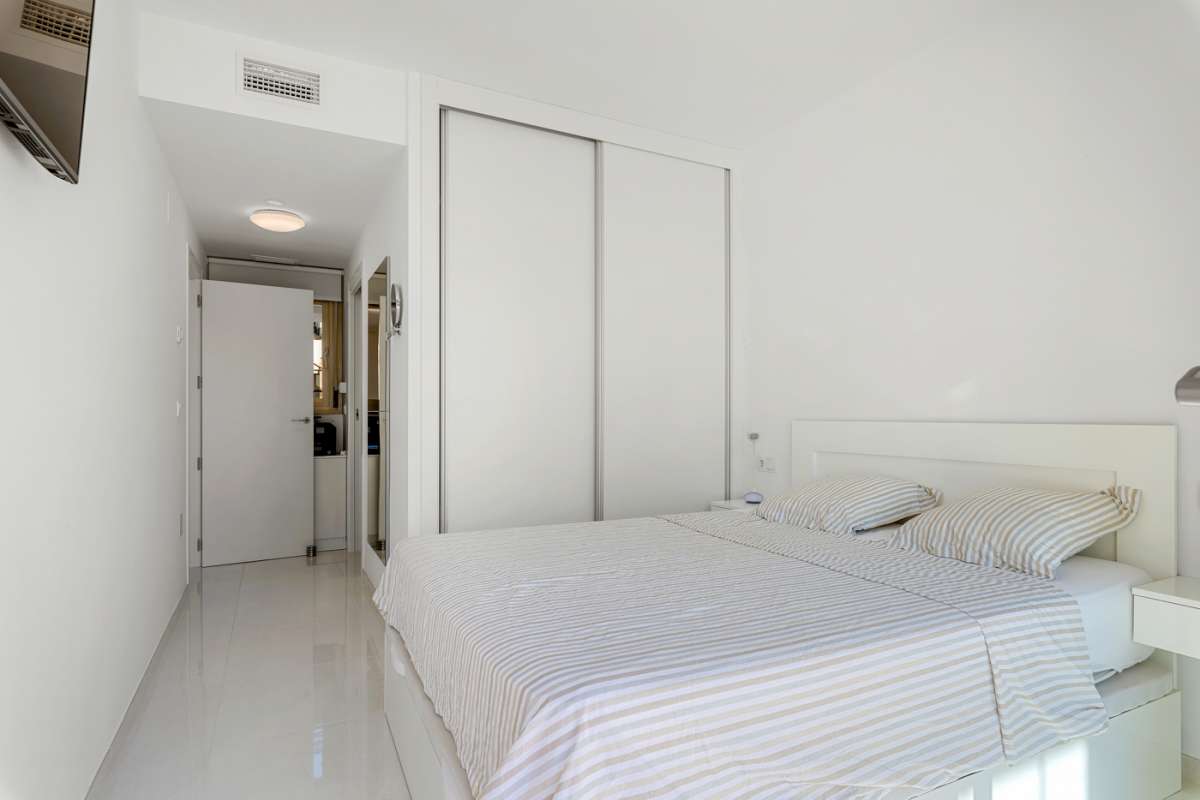 Resale - 2 Bedroom 2 Bathroom Apartment in Villamartín -  - Alicante