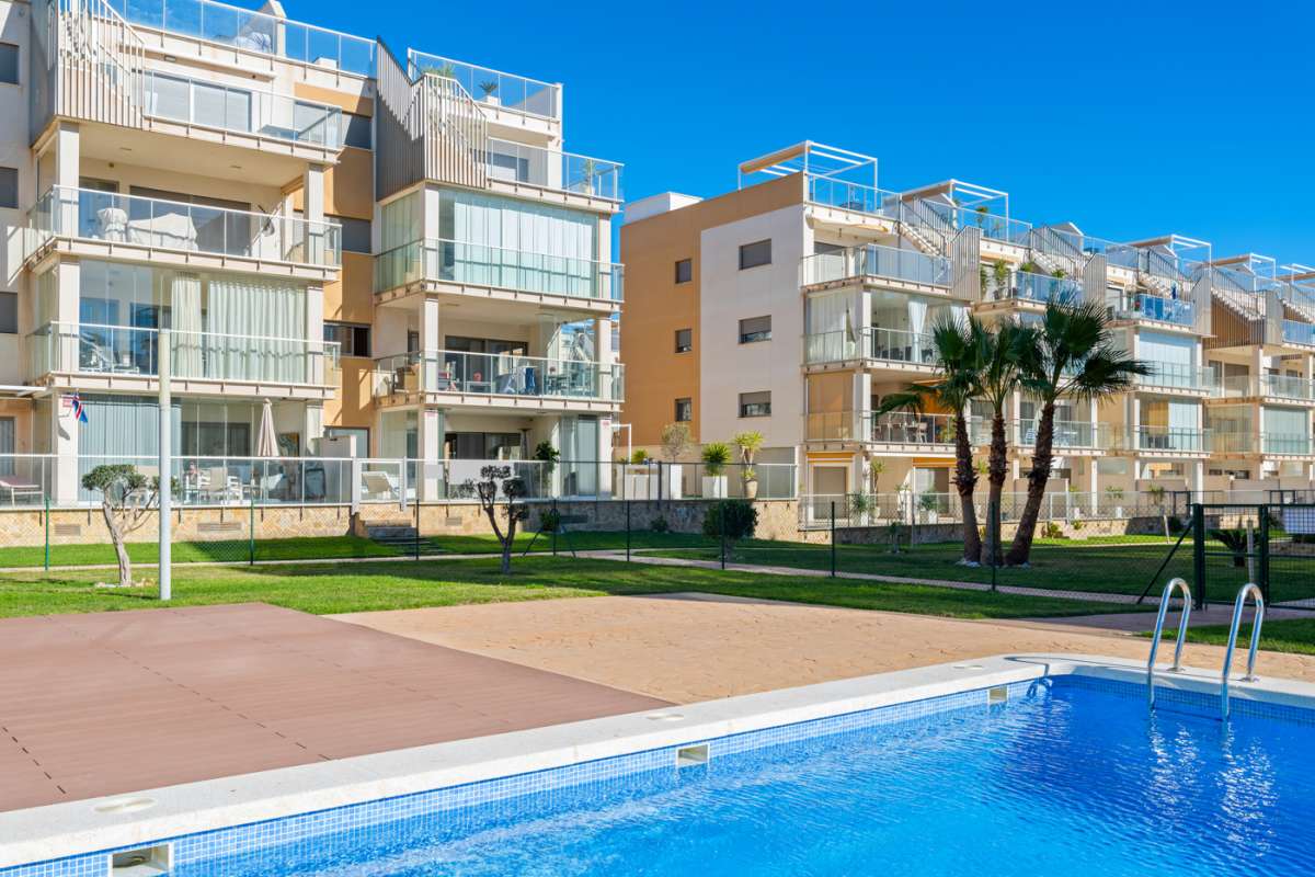 Resale - 2 Bedroom 2 Bathroom Apartment in Villamartín -  - Alicante