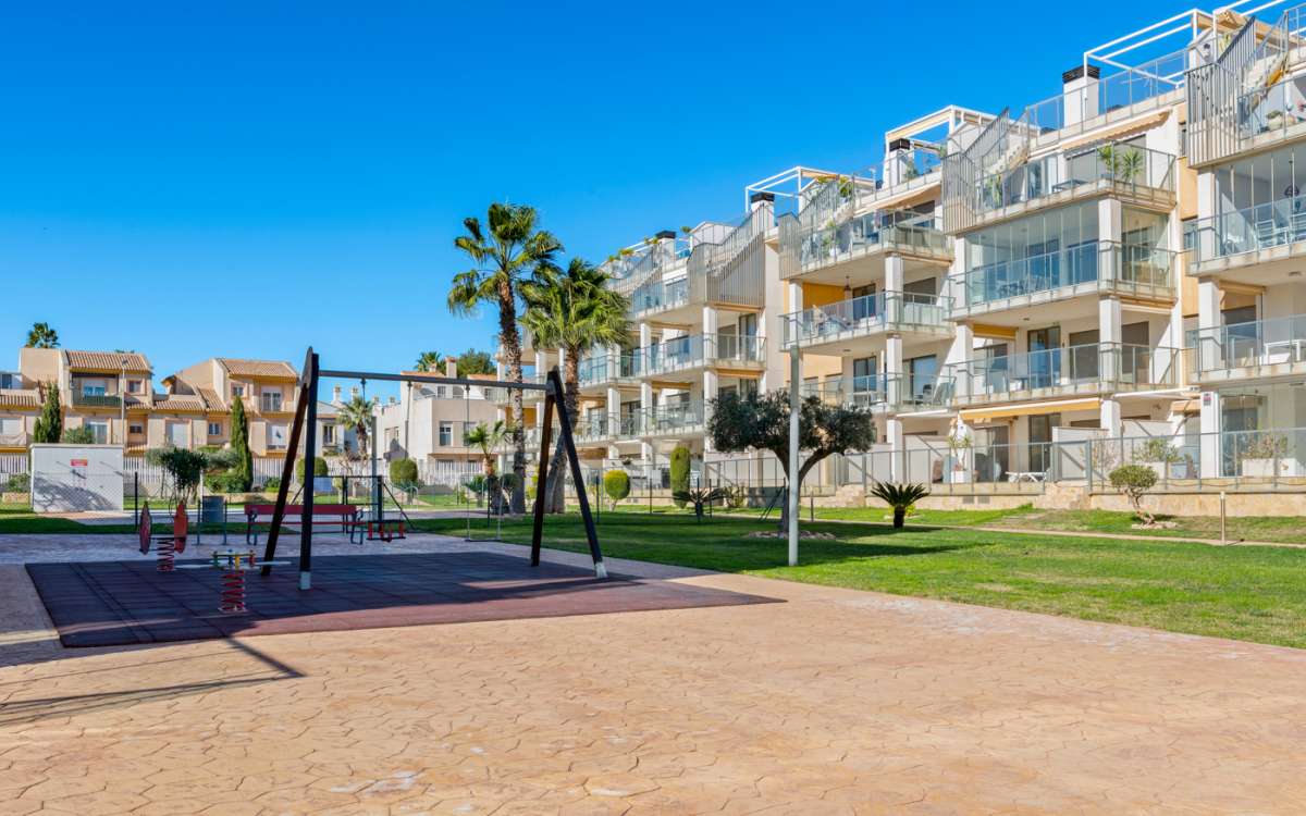 Resale - 2 Bedroom 2 Bathroom Apartment in Villamartín -  - Alicante