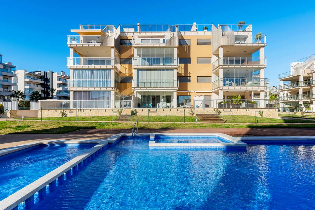 Resale - 2 Bedroom 2 Bathroom Apartment in Villamartín -  - Alicante
