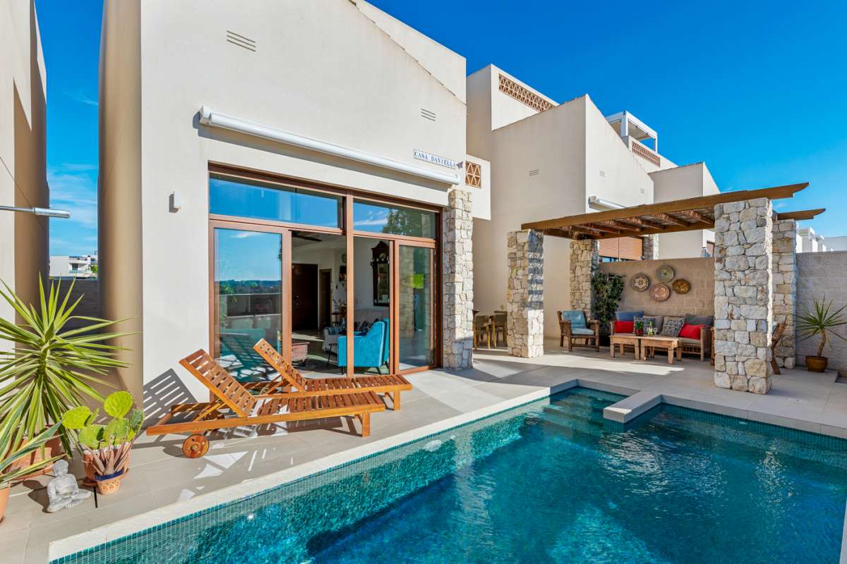 Resale - 3 Bedroom 2 Bathroom Villa in Benijófar -  - Alicante