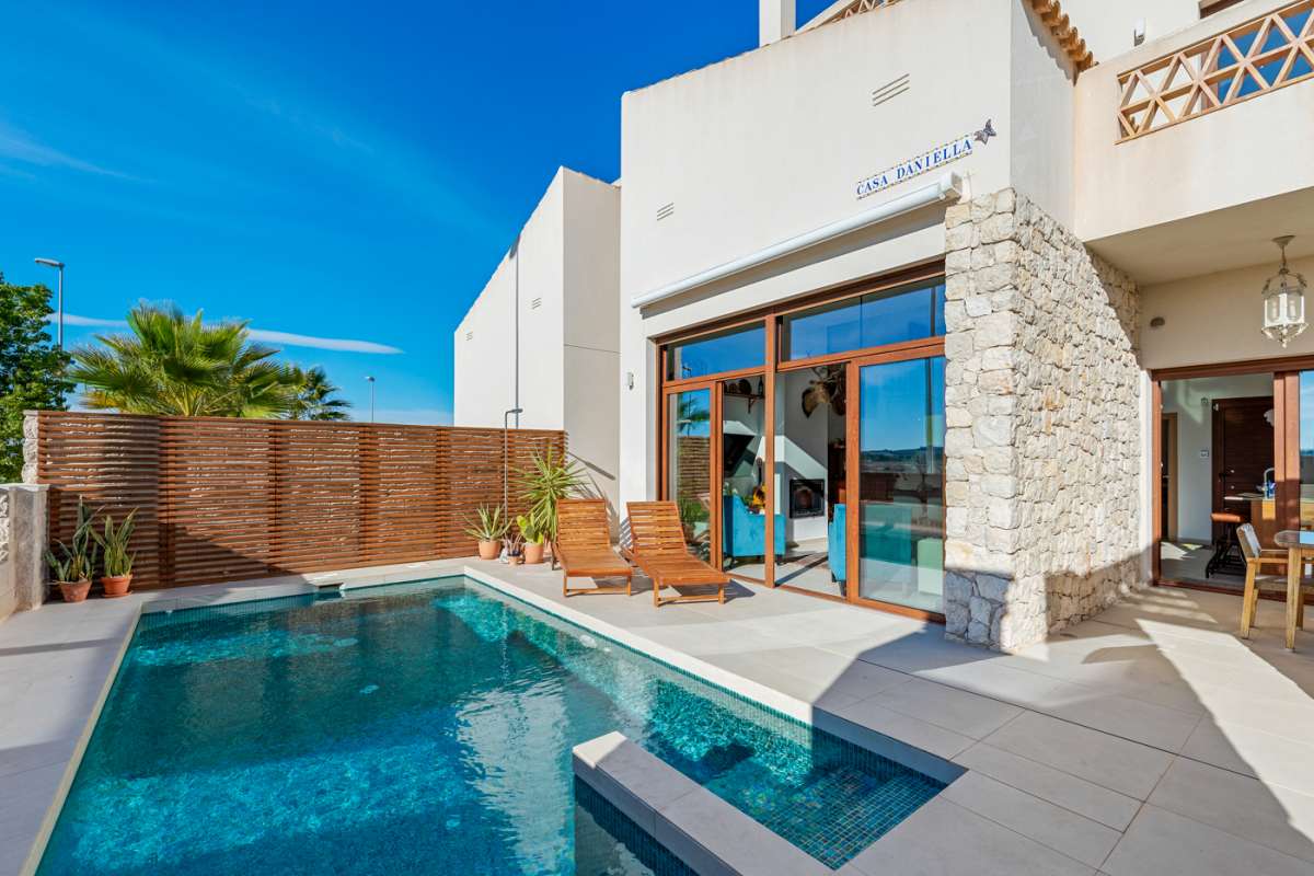 Resale - 3 Bedroom 2 Bathroom Villa in Benijófar -  - Alicante