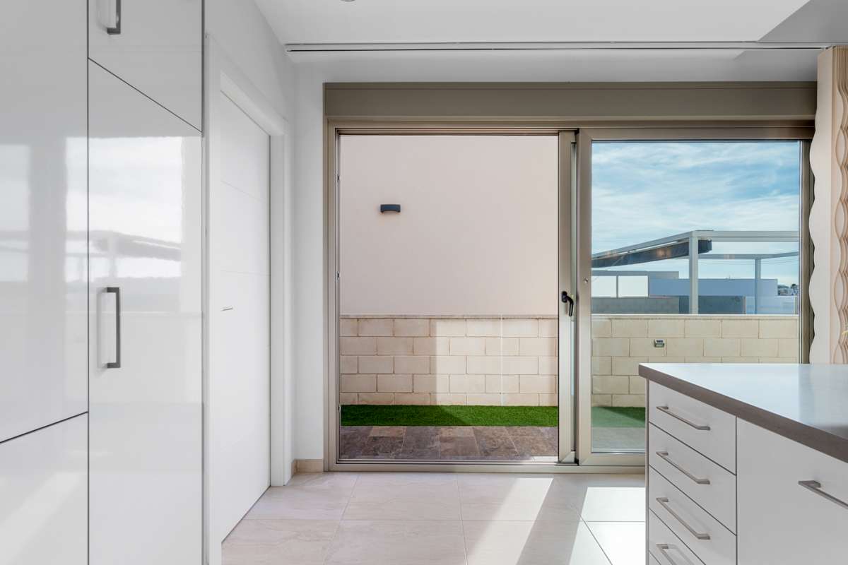 Resale - 3 Bedroom 2 Bathroom Villa in Villamartín -  - Alicante