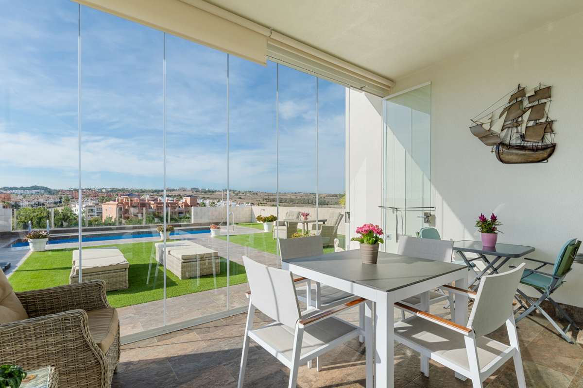 Resale - 3 Bedroom 2 Bathroom Villa in Villamartín -  - Alicante