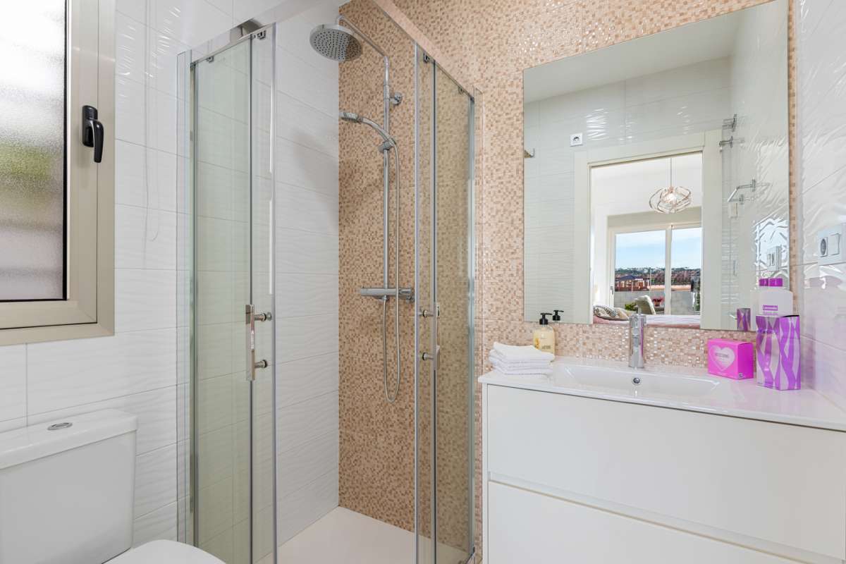 Resale - 3 Bedroom 2 Bathroom Villa in Villamartín -  - Alicante