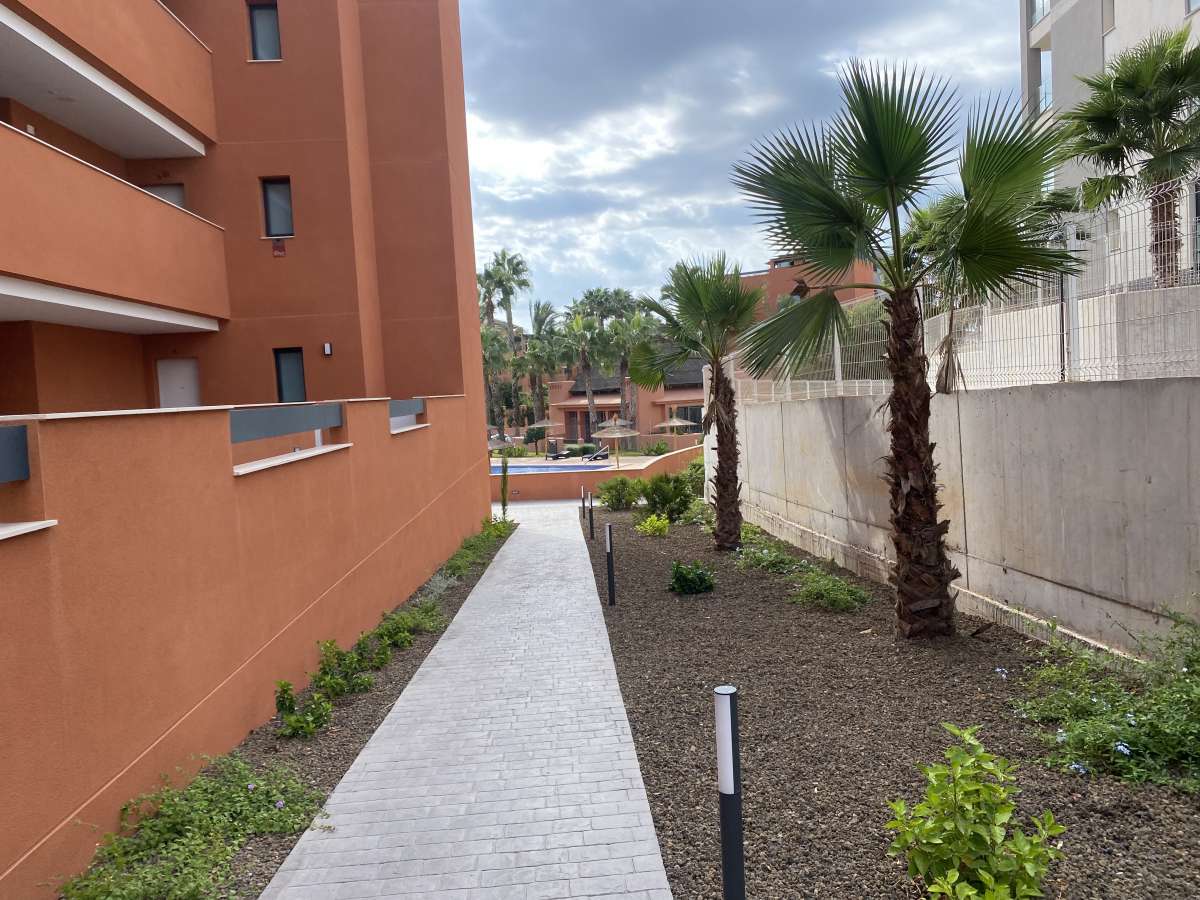 Resale - 2 Bedroom 2 Bathroom Apartment in Villamartín -  - Alicante