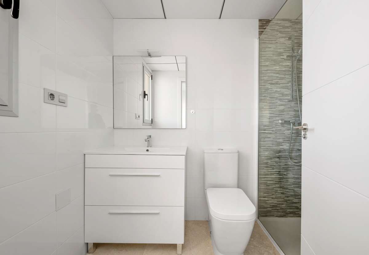 Resale - 3 Bedroom 2 Bathroom Apartment in Villamartín -  - Alicante