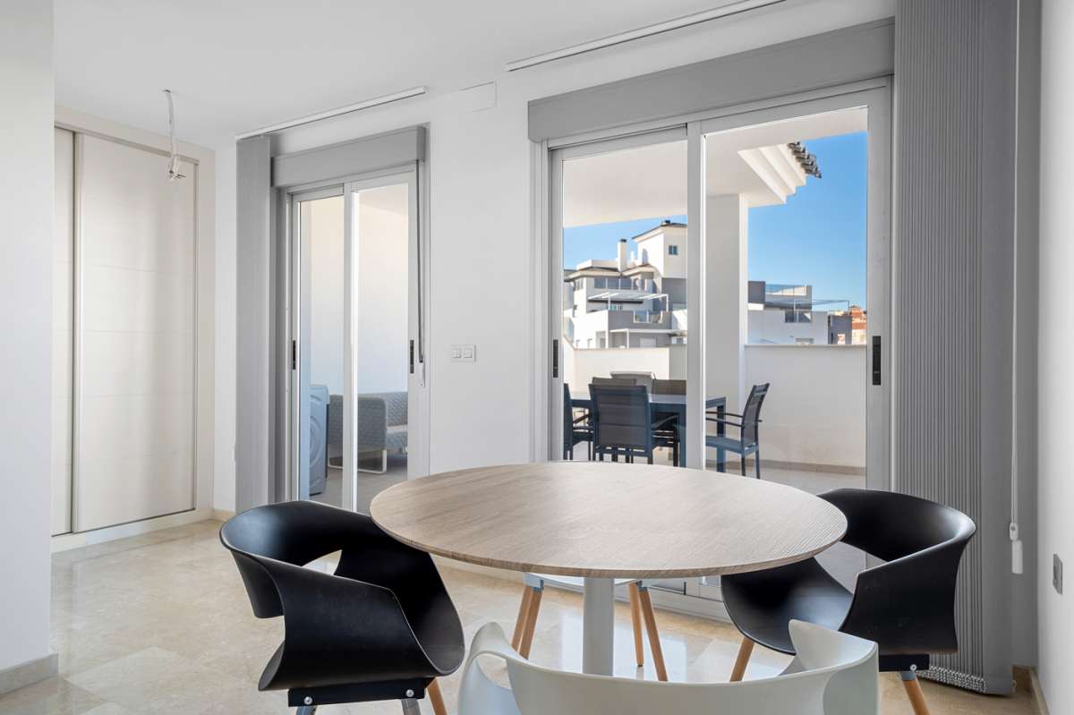 Resale - 3 Bedroom 2 Bathroom Apartment in Villamartín -  - Alicante